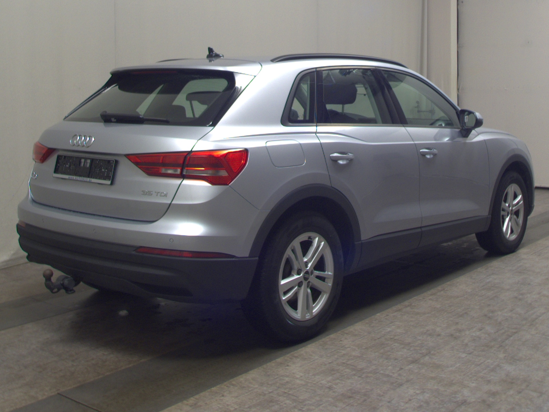 Audi Q3 35 TDI Navi LED virtual AHK PDC Tempomat 4