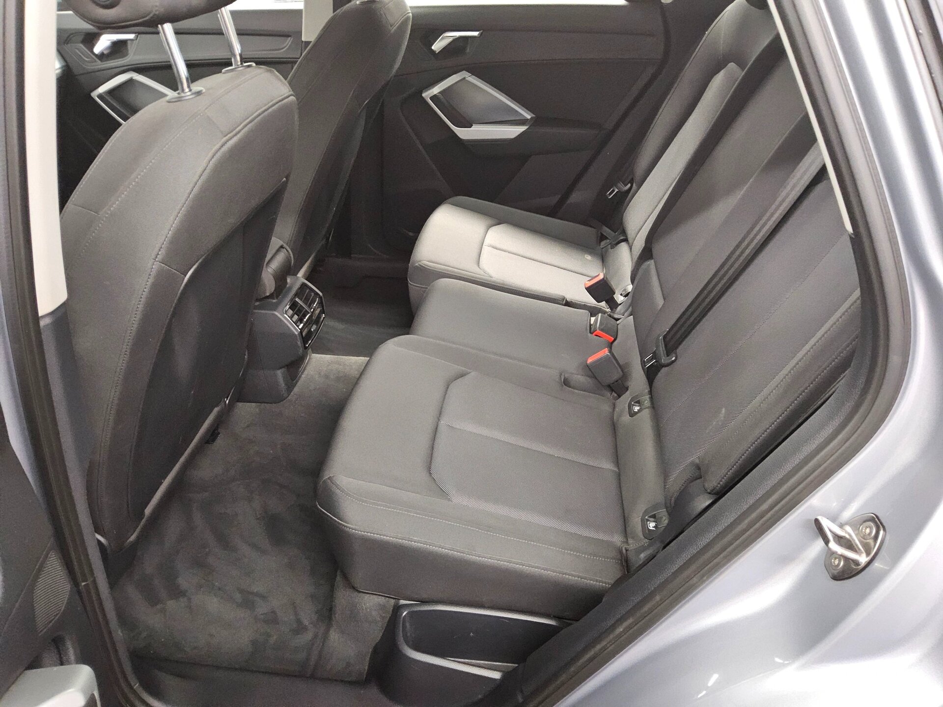 Audi Q3 35 TDI Navi LED virtual AHK PDC Tempomat 13