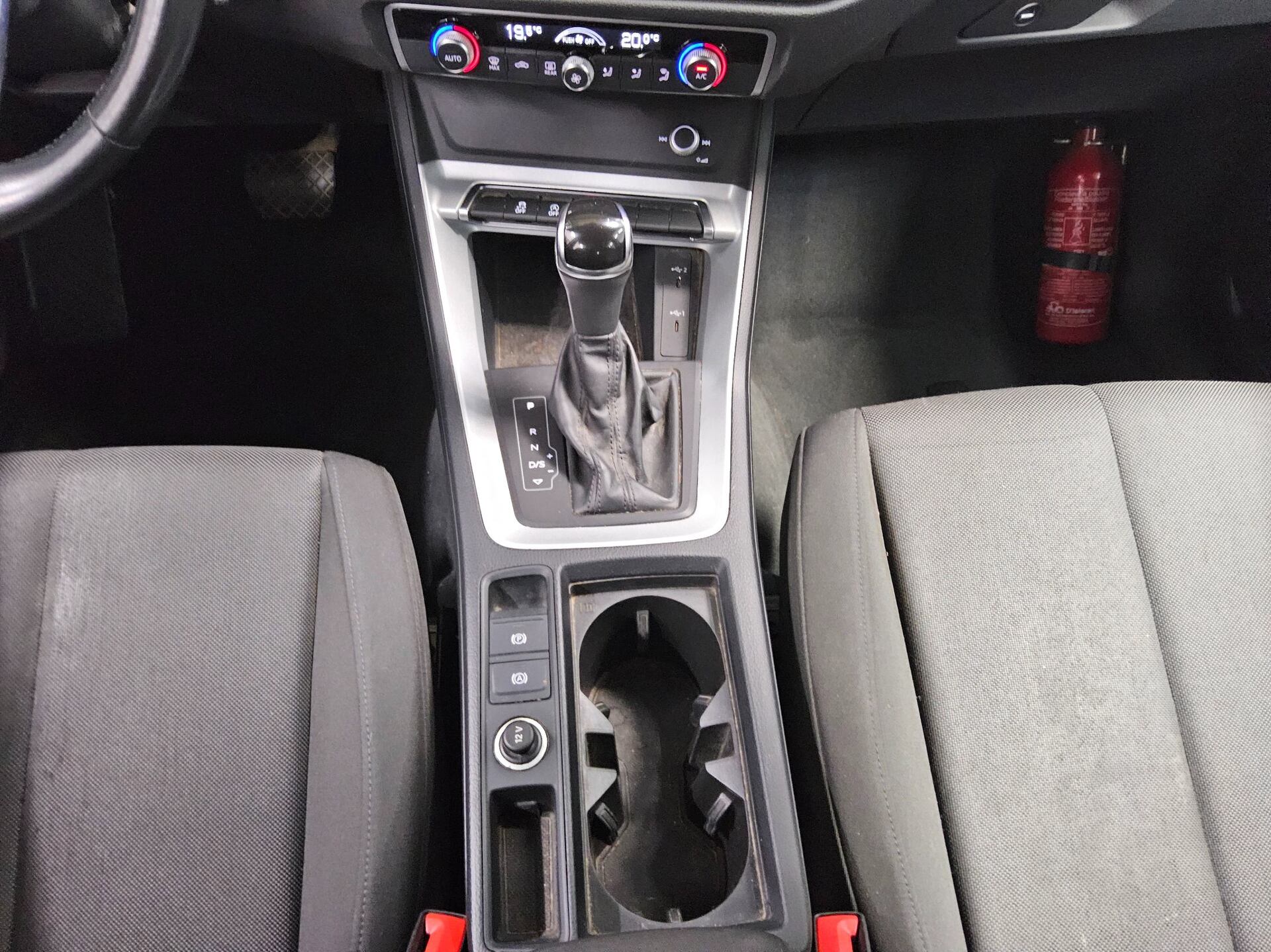 Audi Q3 35 TDI Navi LED virtual AHK PDC Tempomat 6