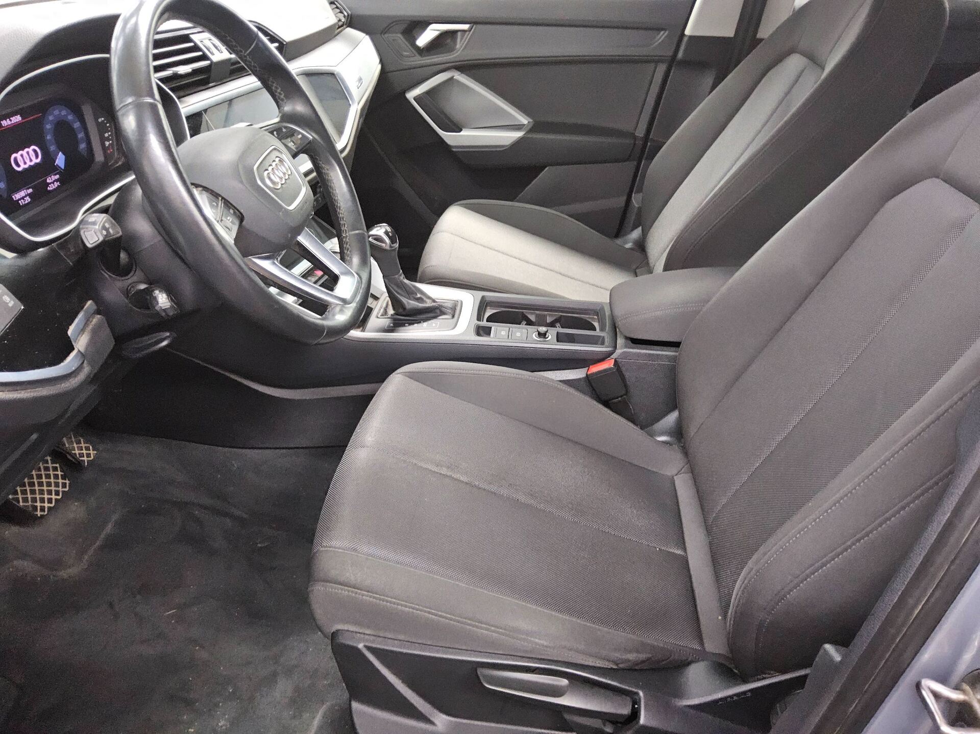 Audi Q3 35 TDI Navi LED virtual AHK PDC Tempomat 9