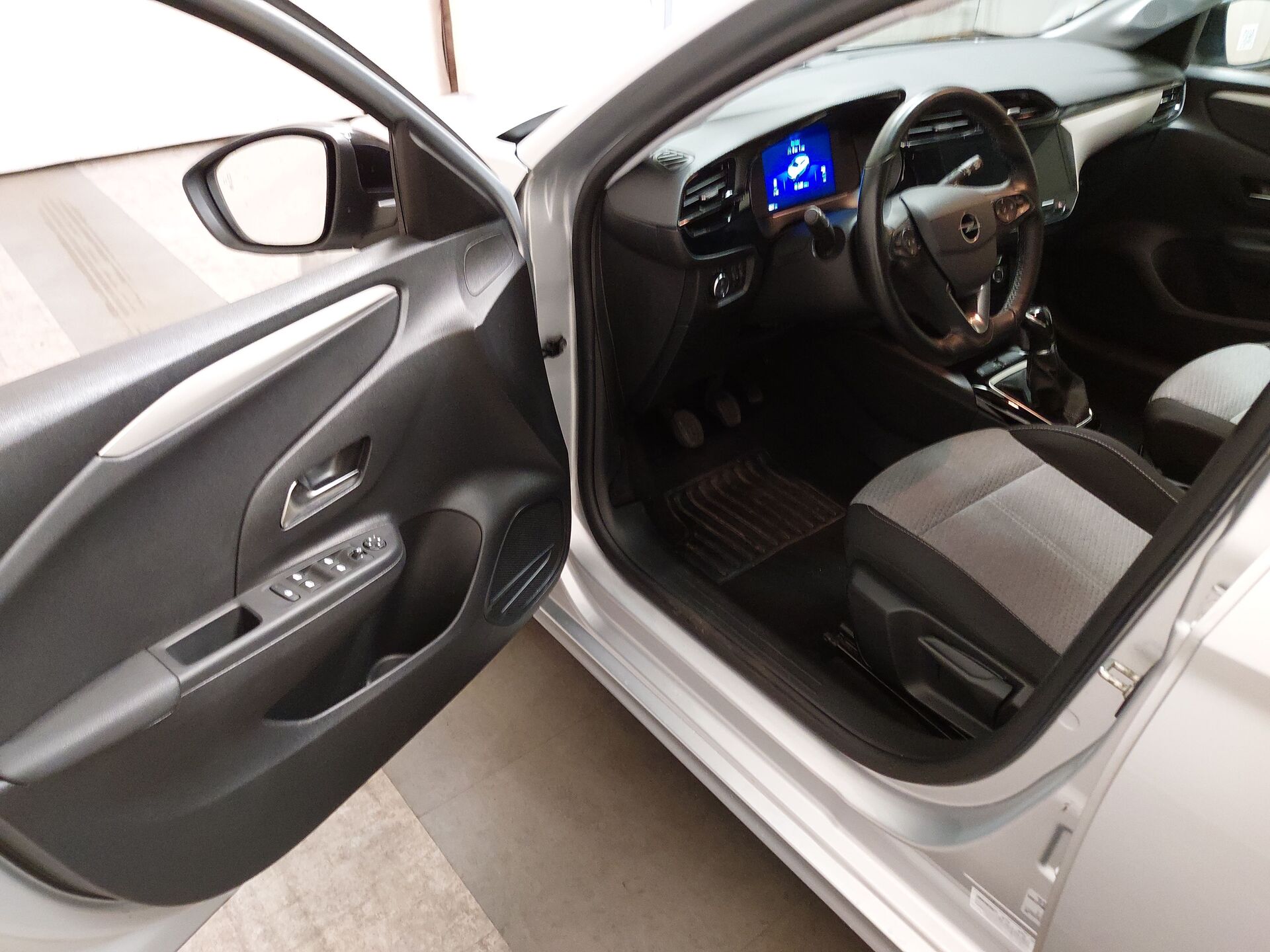 Opel Corsa 1.2 KLIMA LED RADIO TEMPO MFL 14