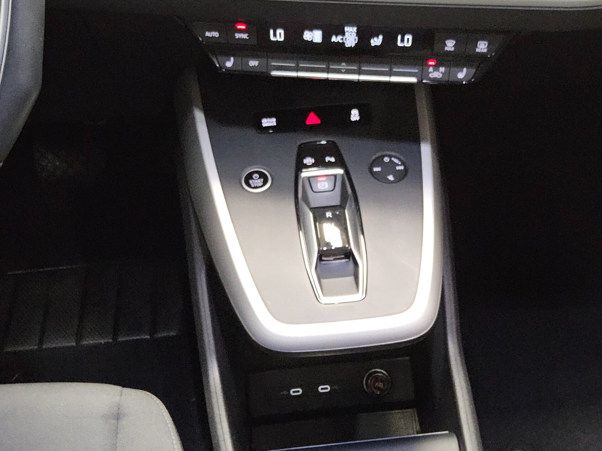 Audi Q4 e-tron 40 e-tron Navi LED vc Shz PDC 6
