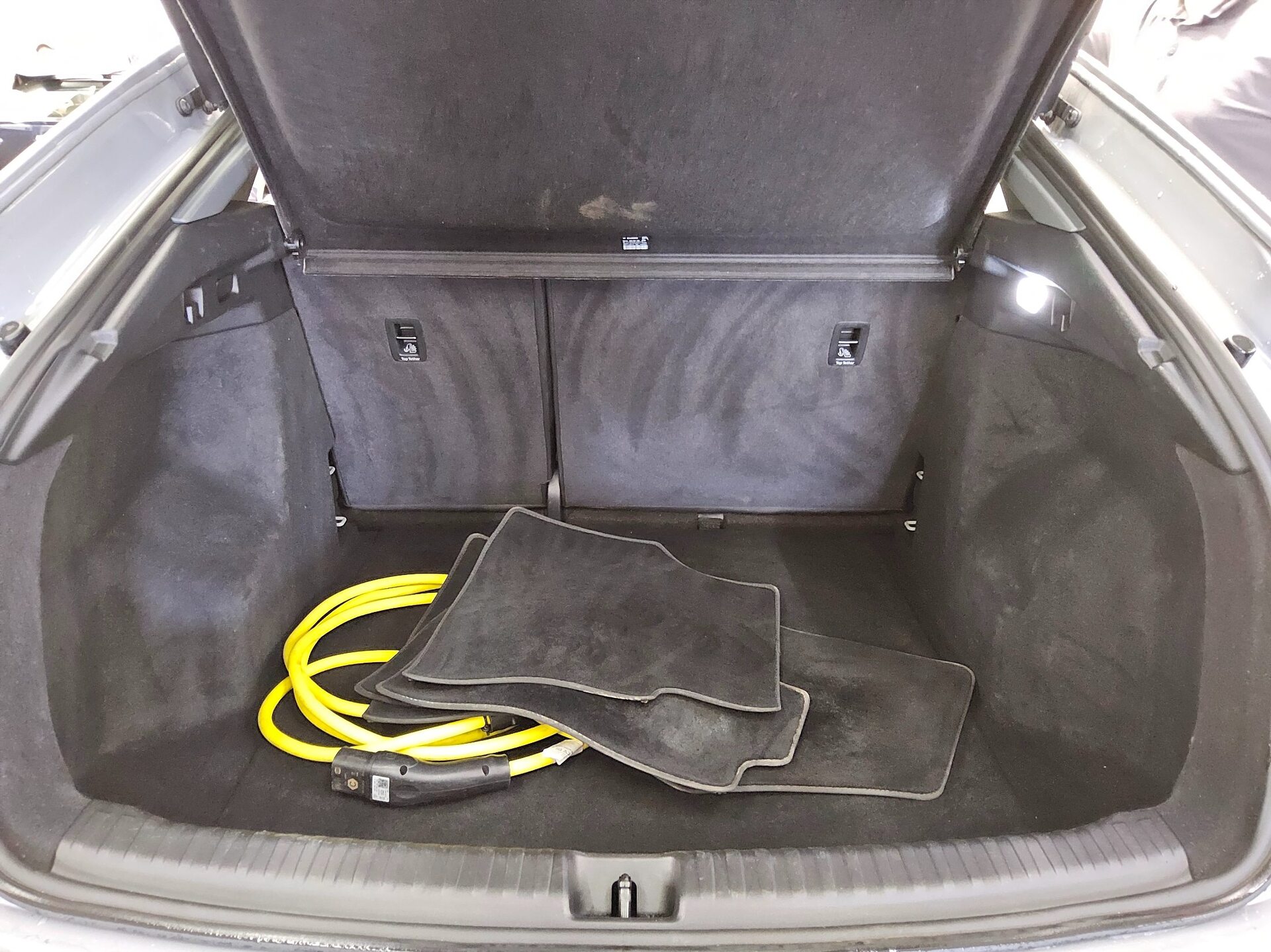 Audi Q4 e-tron 40 e-tron Navi LED vc Shz PDC 12