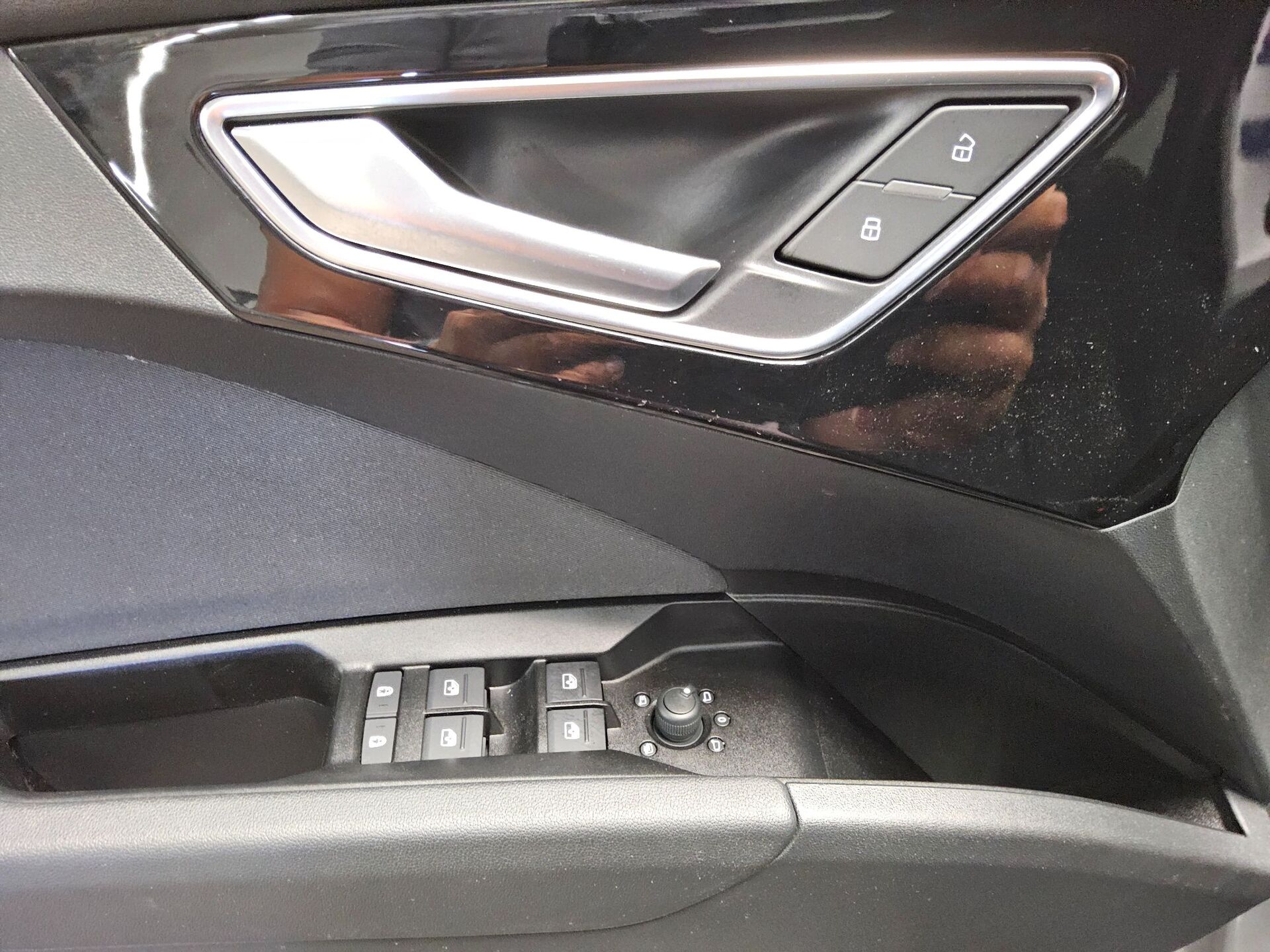 Audi Q4 e-tron 40 e-tron Navi LED vc Shz PDC 10