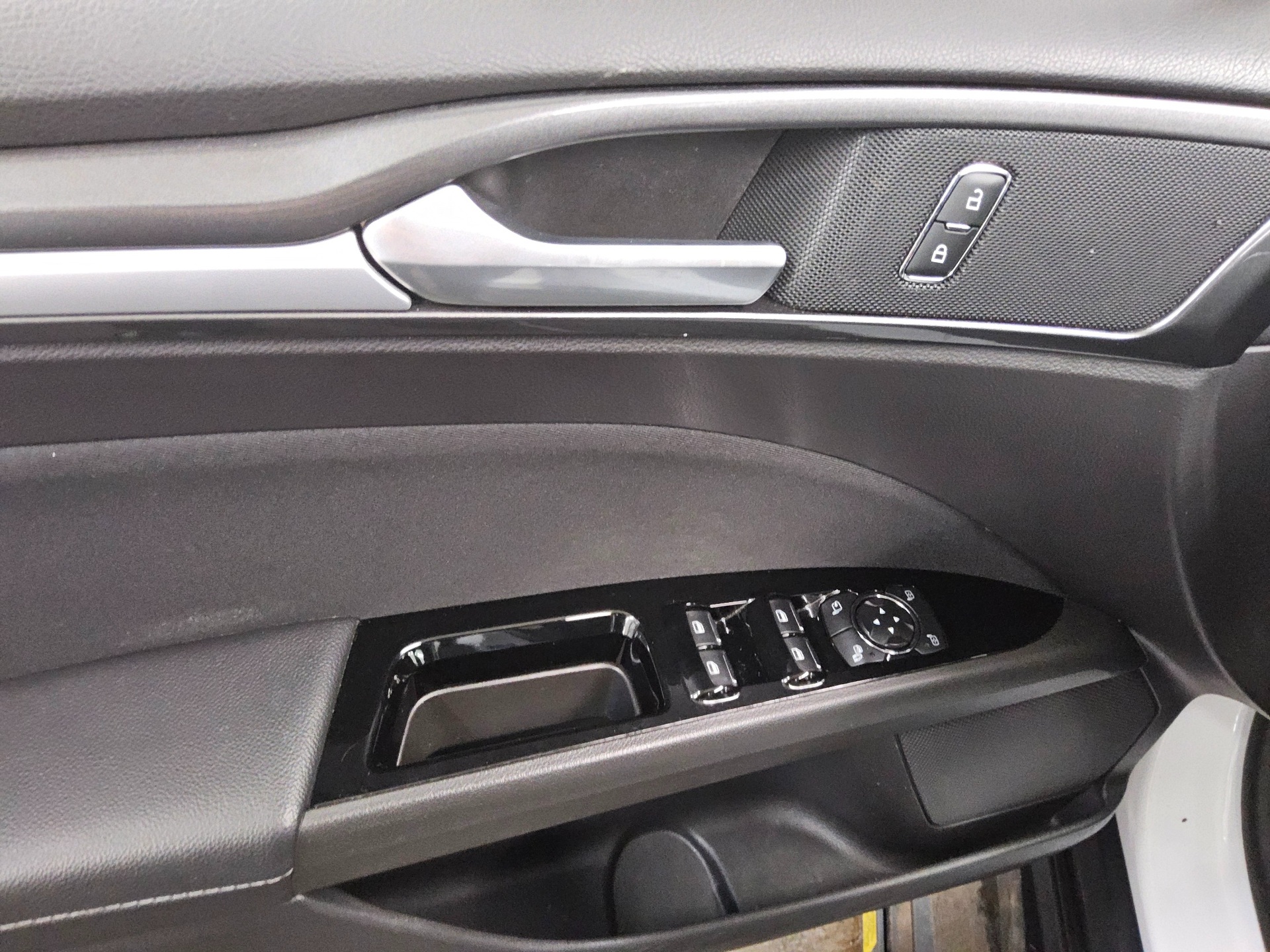 Ford Mondeo Turnier 2.0 EB Trend Navi LED Shz PDC 9
