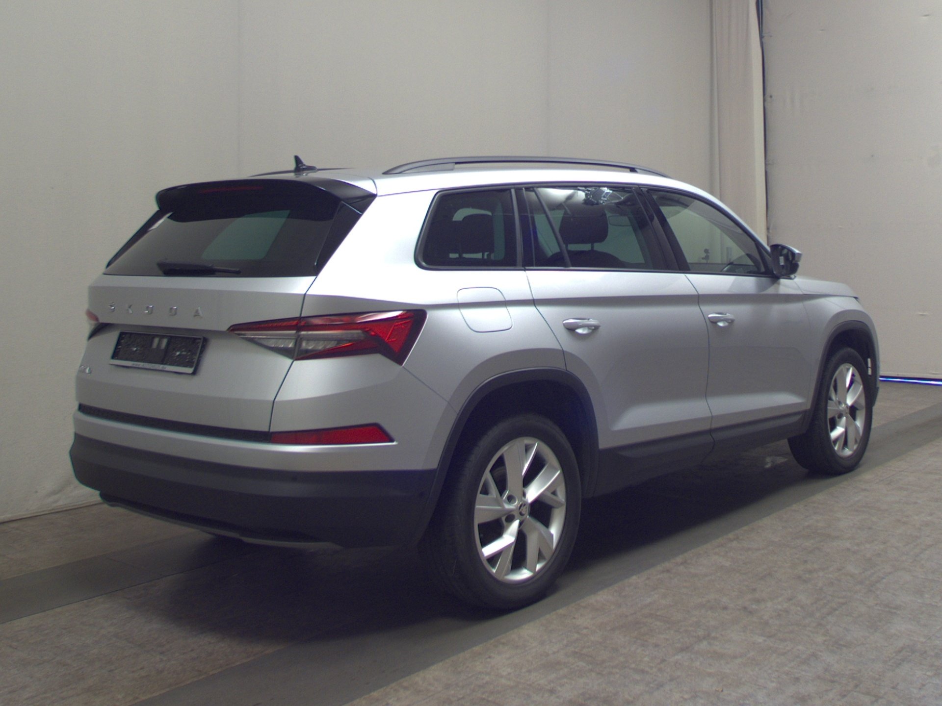 Skoda Kodiaq 2.0 TDI Tour Navi LED vc AHK ACC StHzg 4