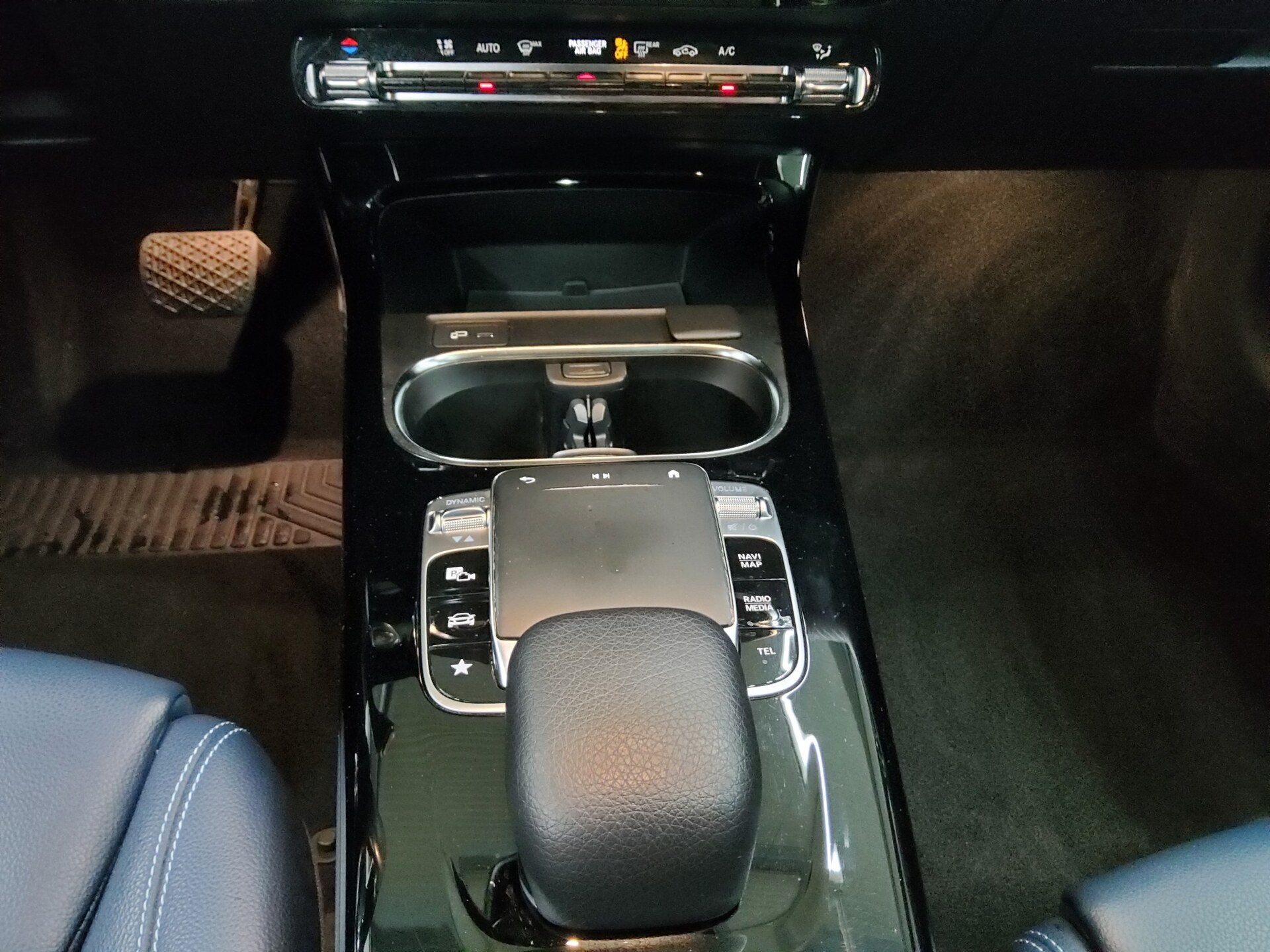 Mercedes-Benz A 200 d T-Leder Navi LED Pano MBUX+ Distr.+ RFK 6