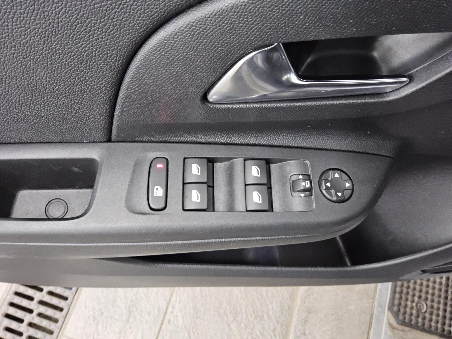 Opel Corsa 1.5 D Elegance Navi LED RFK PDC 10