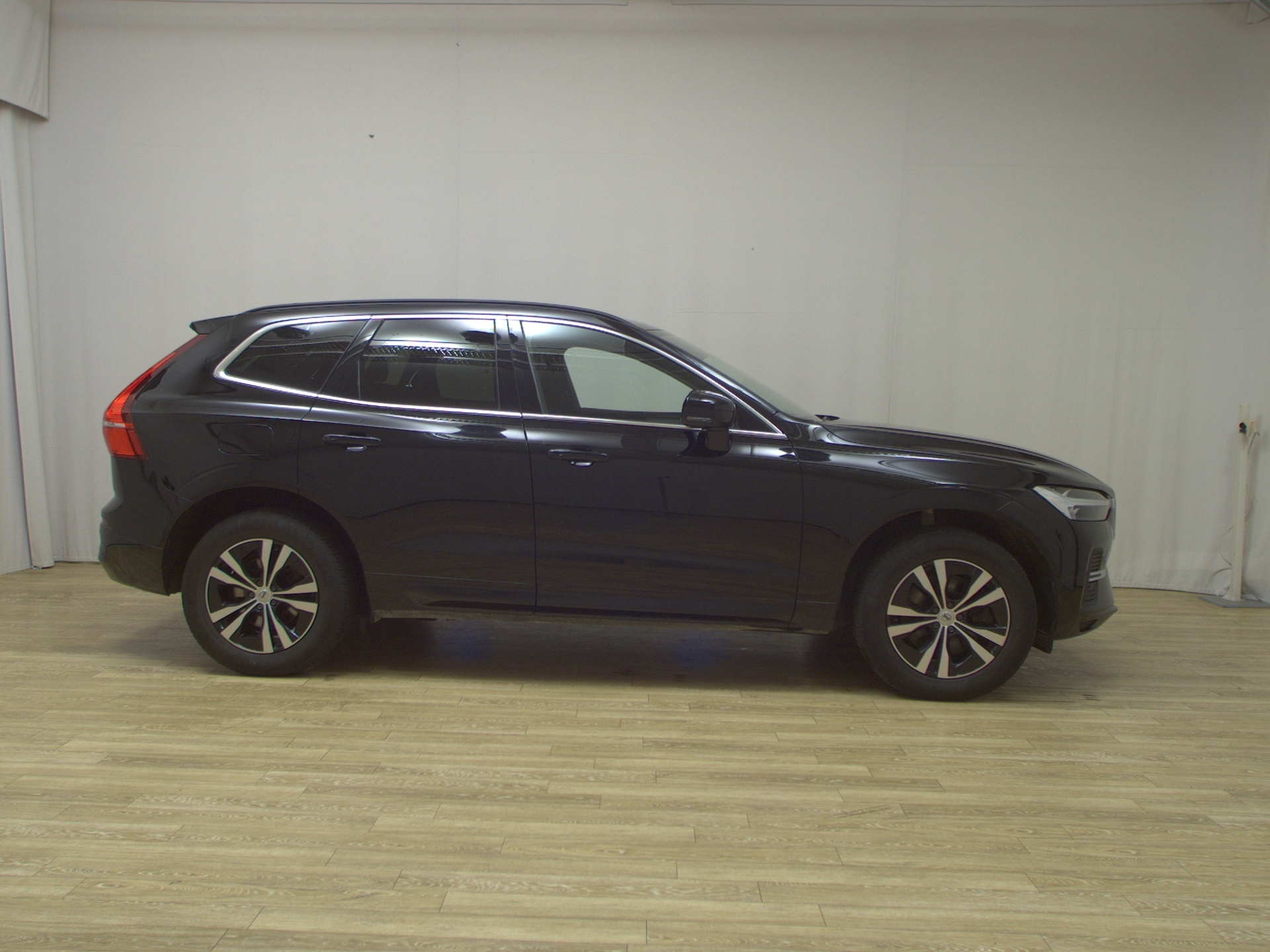 Volvo XC60 B4 D AWD Momentum Pro Navi LED 4xShz RFK