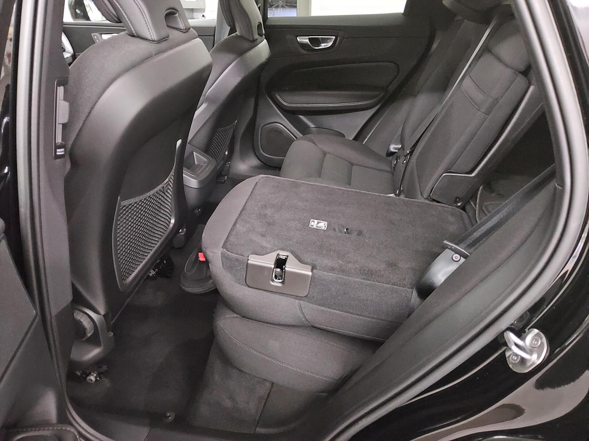 Volvo XC60 B4 D AWD Momentum Pro Navi LED 4xShz RFK 13