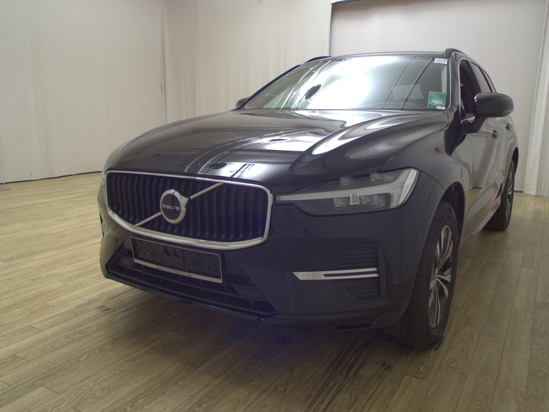 Volvo XC60 B4 D AWD Momentum Pro Navi LED 4xShz RFK 2