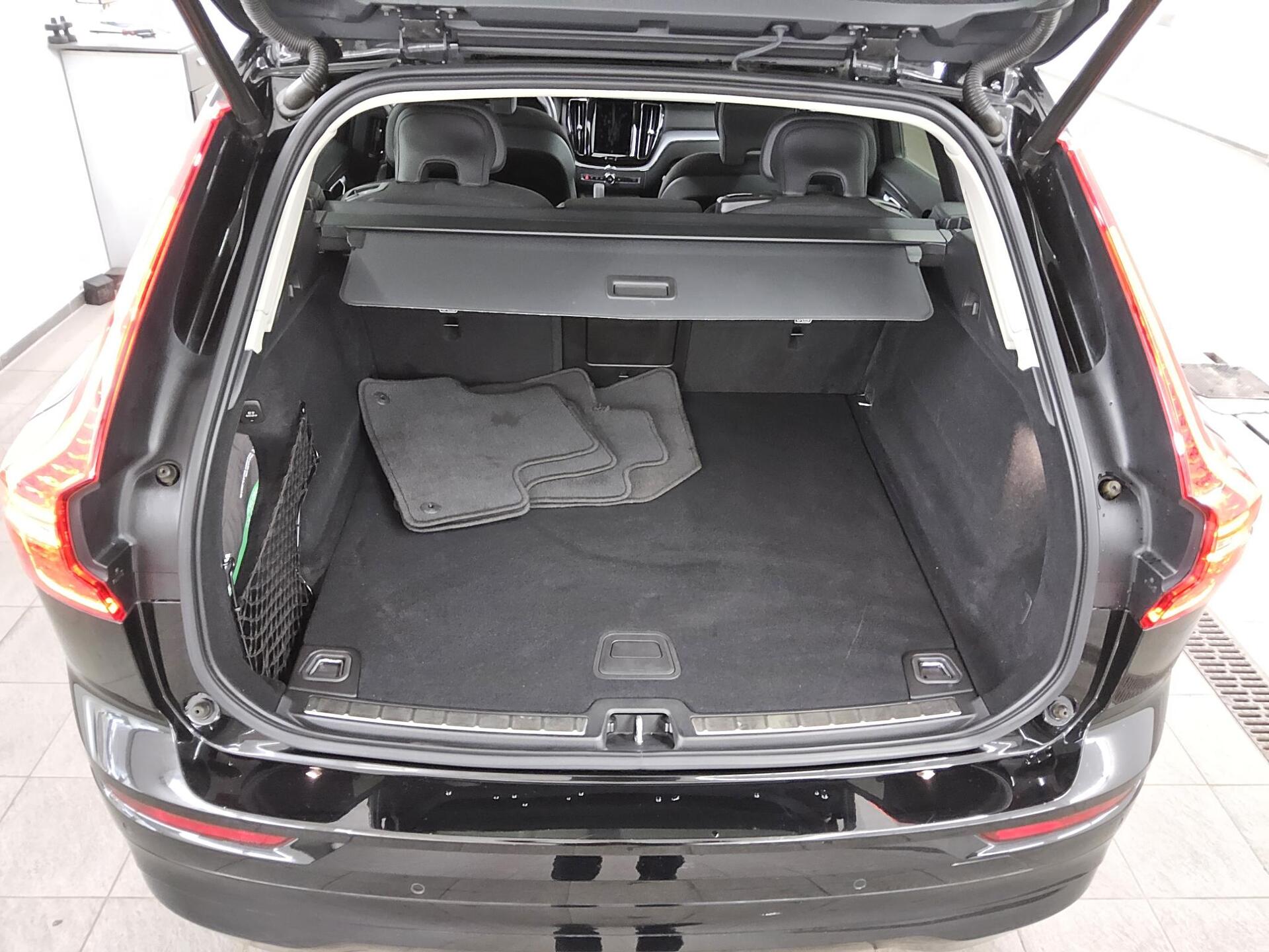 Volvo XC60 B4 D AWD Momentum Pro Navi LED 4xShz RFK 12