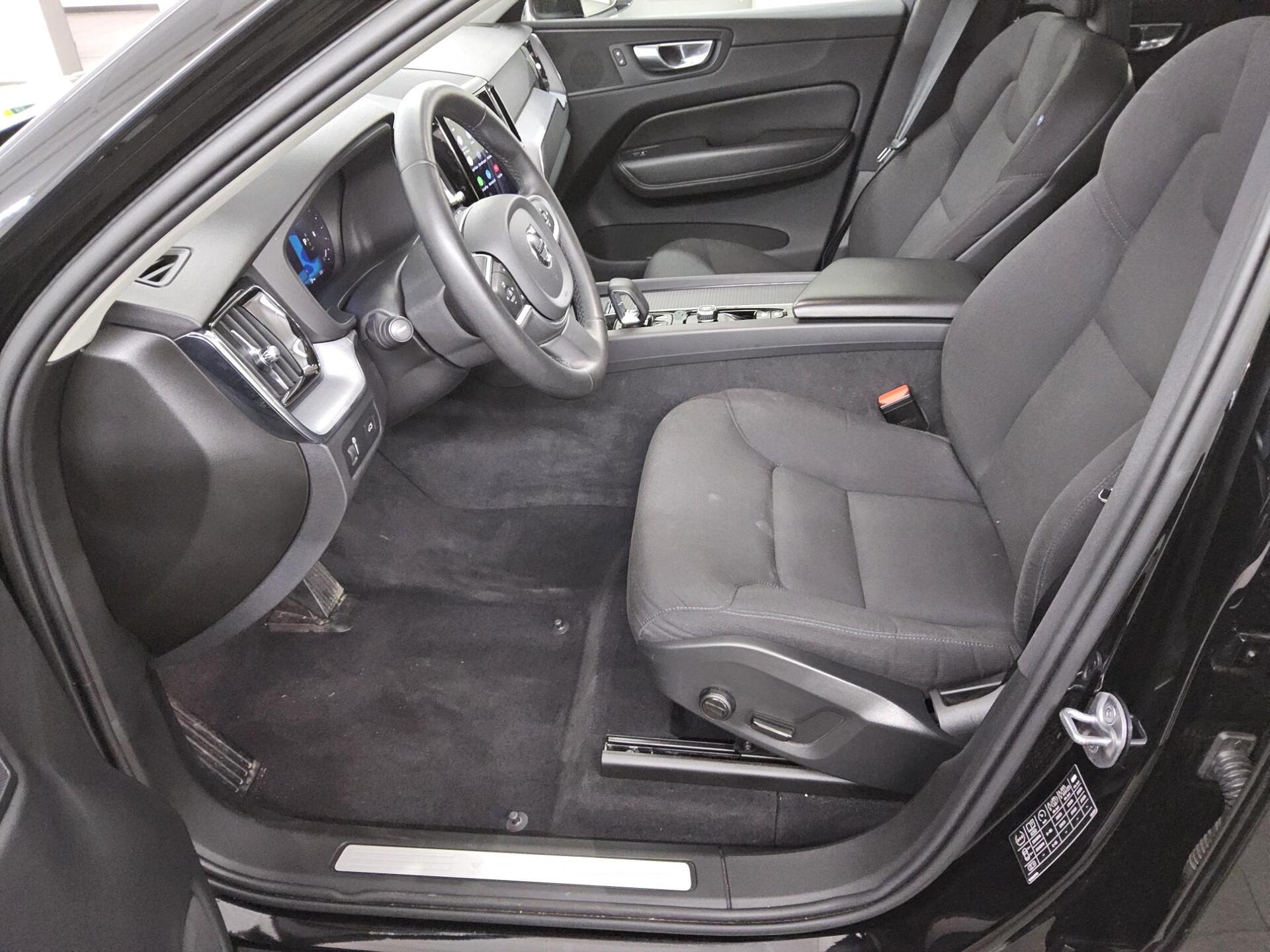Volvo XC60 B4 D AWD Momentum Pro Navi LED 4xShz RFK 9