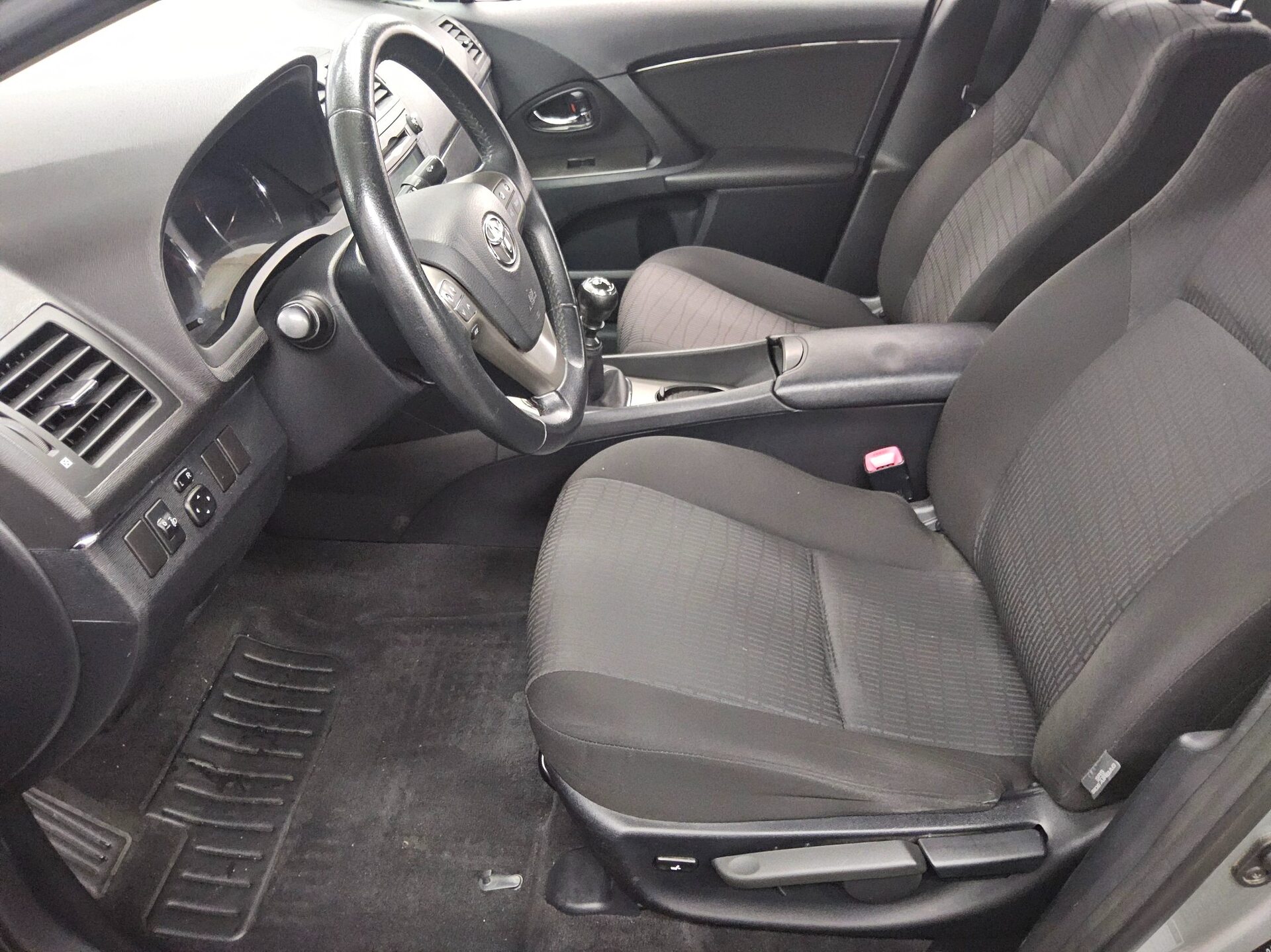 Toyota Avensis 1.6 Sol AHK Klima 8