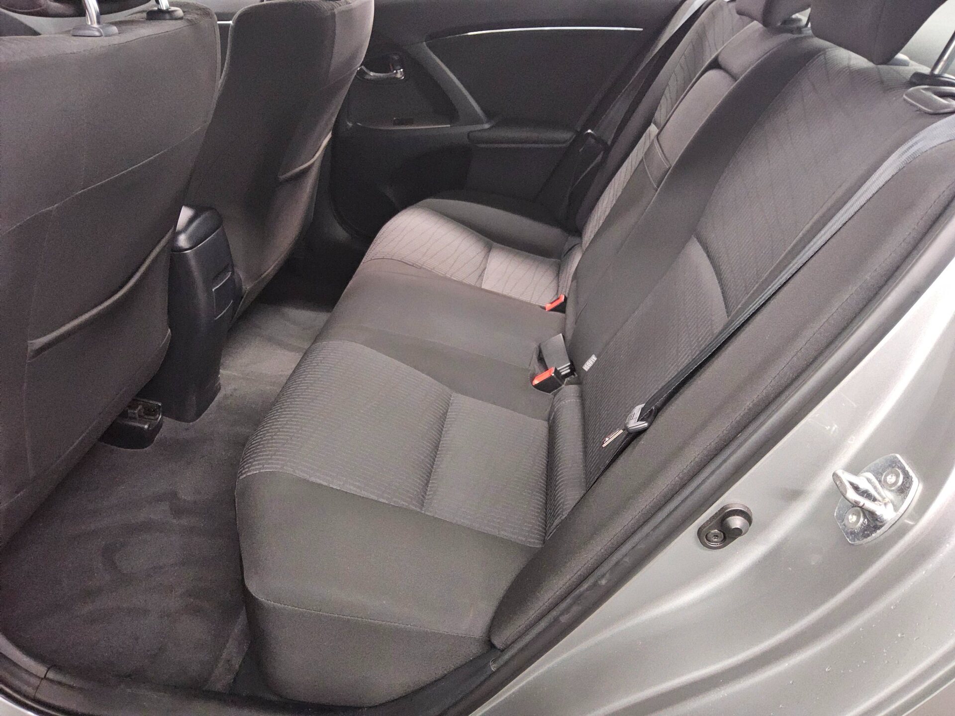 Toyota Avensis 1.6 Sol AHK Klima 13