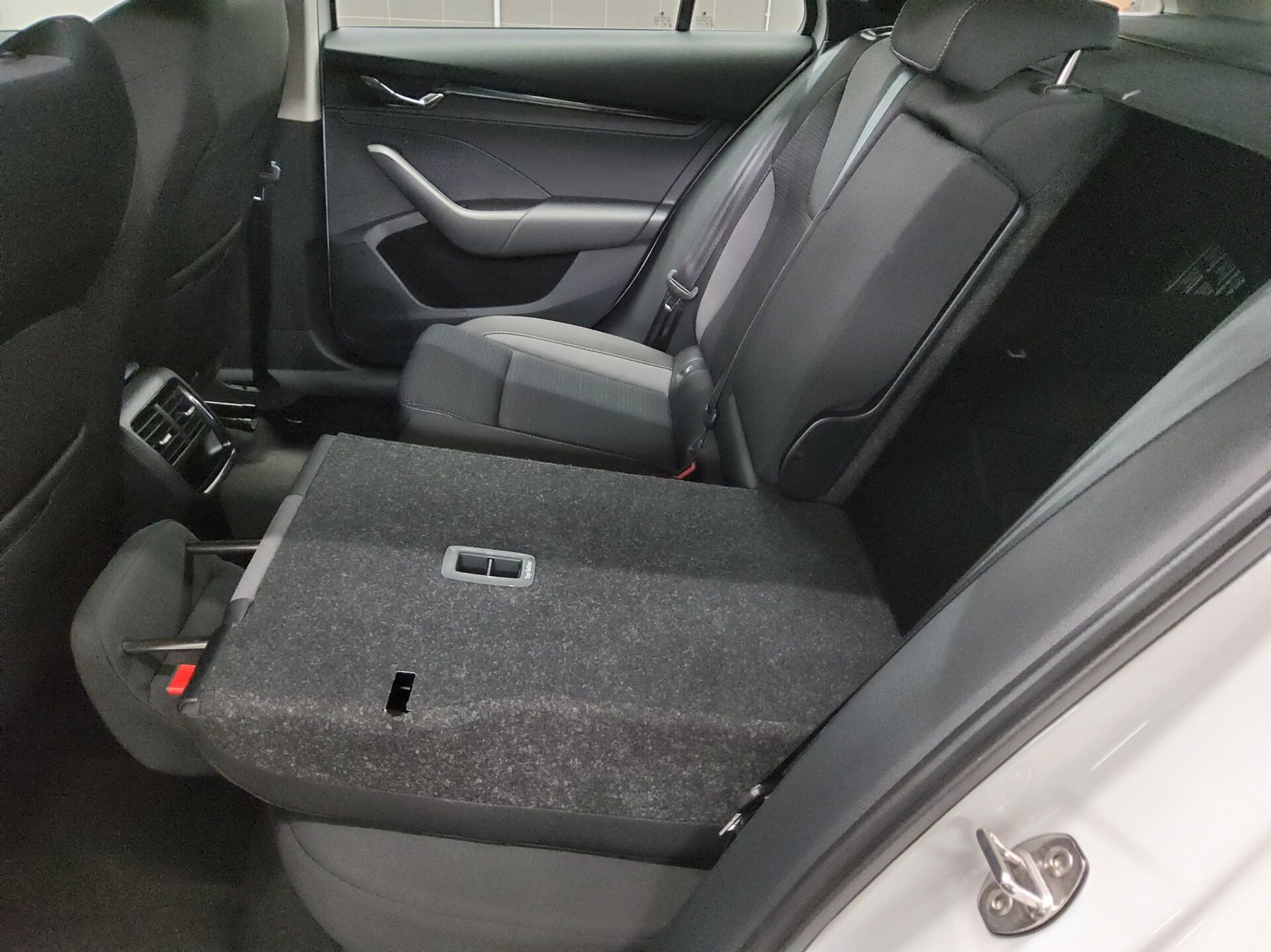 Skoda Octavia Kombi 2.0 TDI Ambition Navi LED VC RFK ACC 12