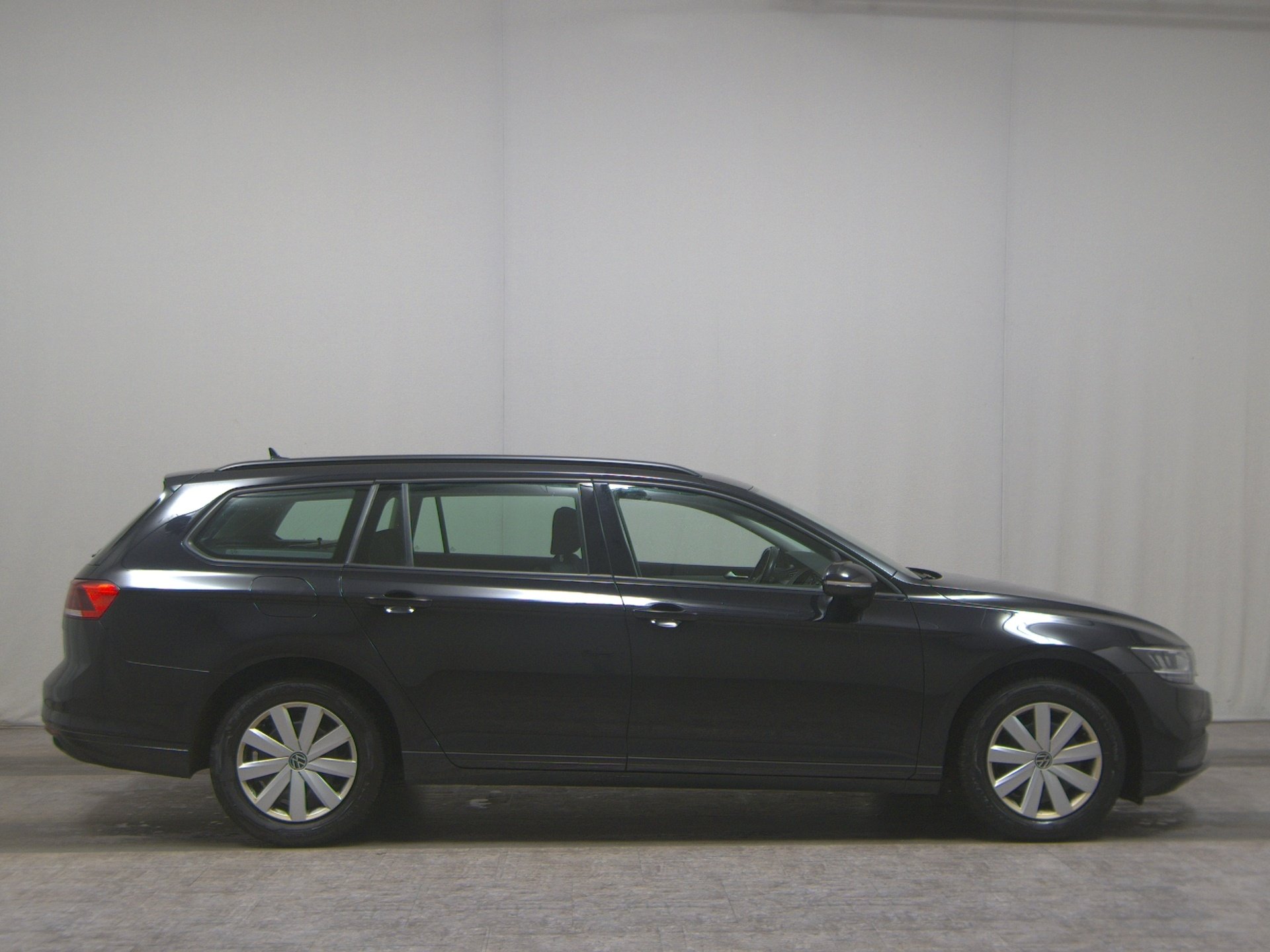 Volkswagen Passat Var. 2.0 TDI Navi LED AHK RFK ACC