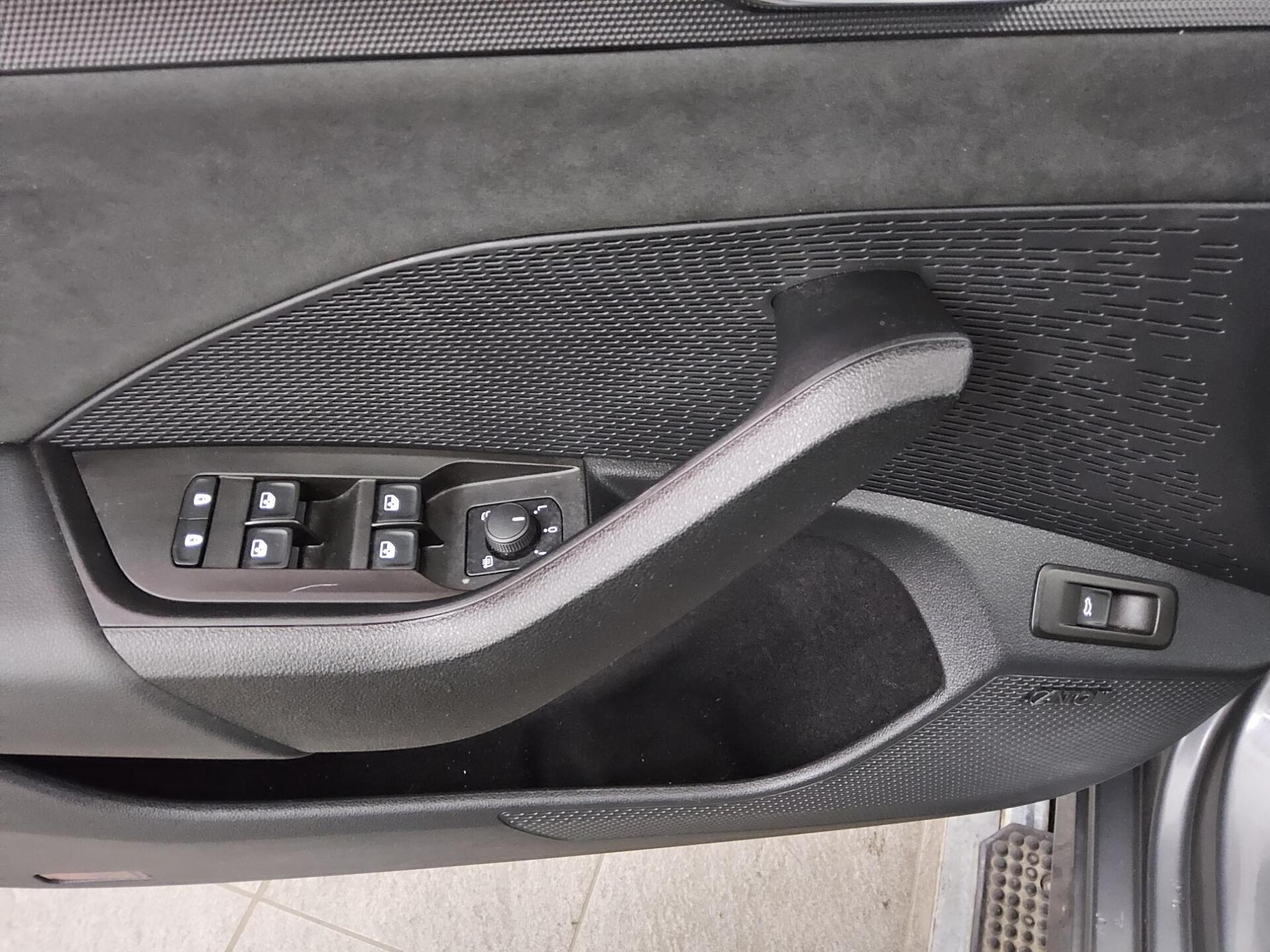 Skoda Octavia Kombi 2.0 TDI RS Navi LED vc HuD ACC Shz 10