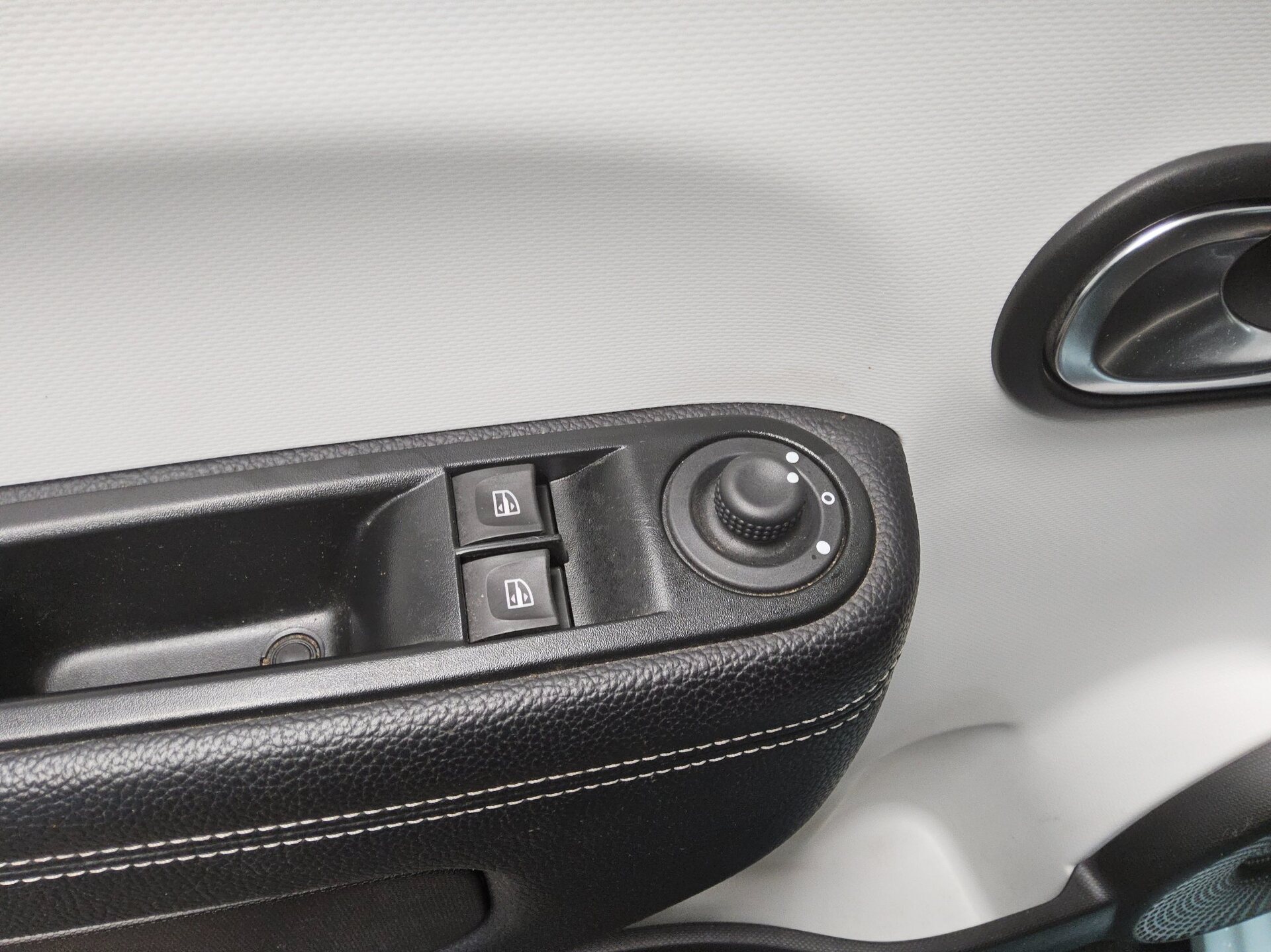 Renault Twingo Electric Techno Navi RfK LED PDC T-Leder 9