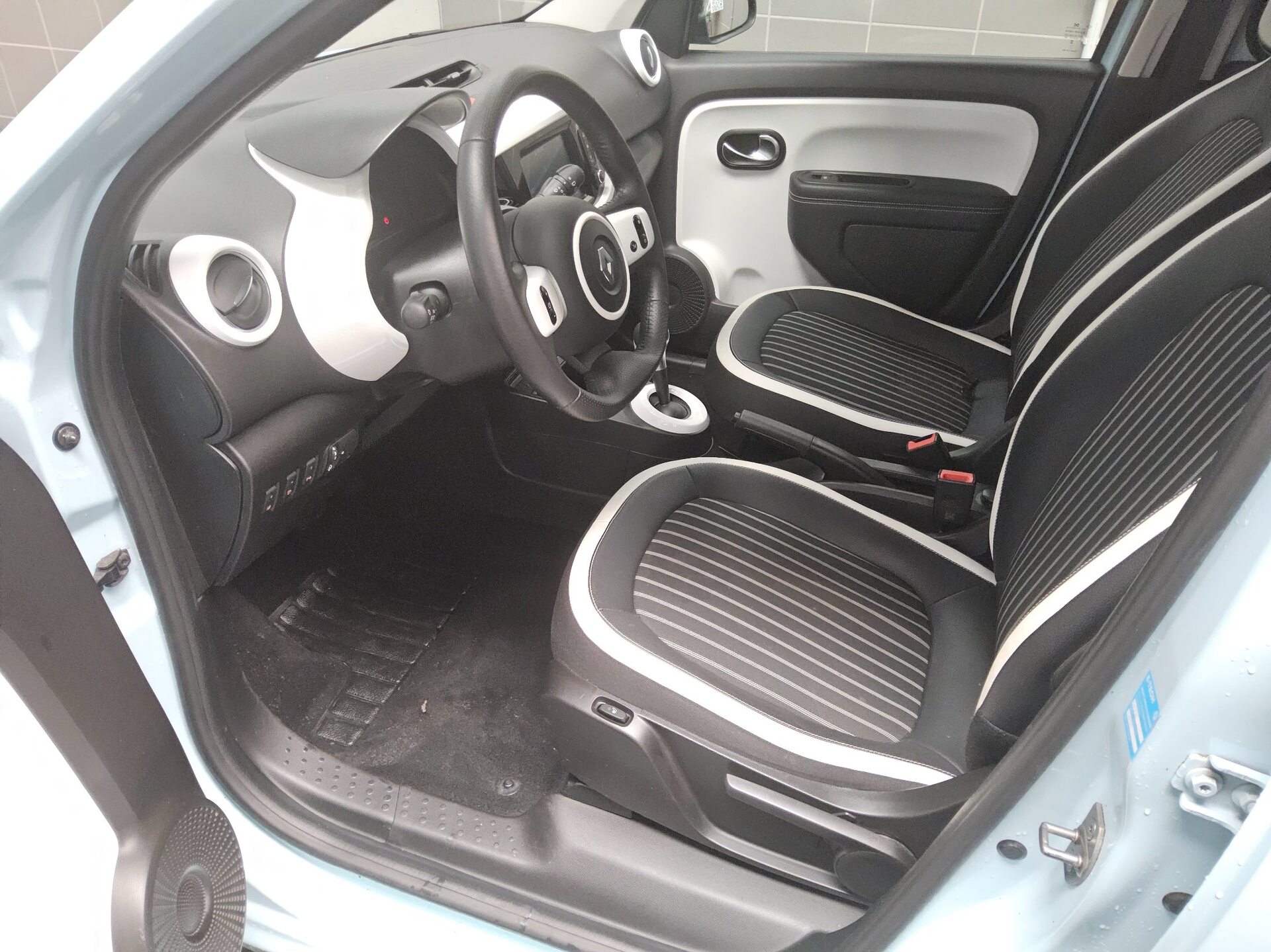 Renault Twingo Electric Techno Navi RfK LED PDC T-Leder 8