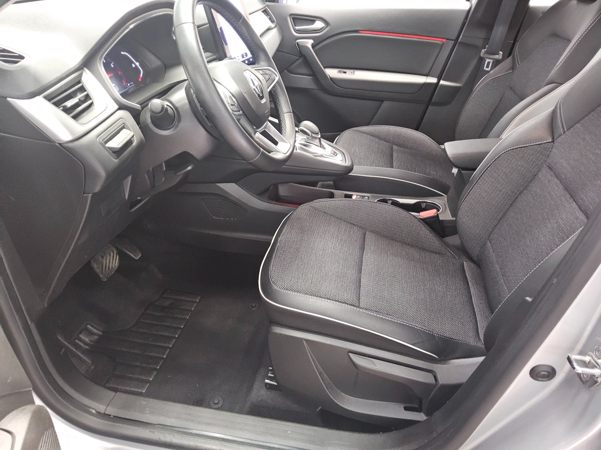 Renault Captur 1.3 TCe Intens T-Leder Navi LED AHK PDC 9