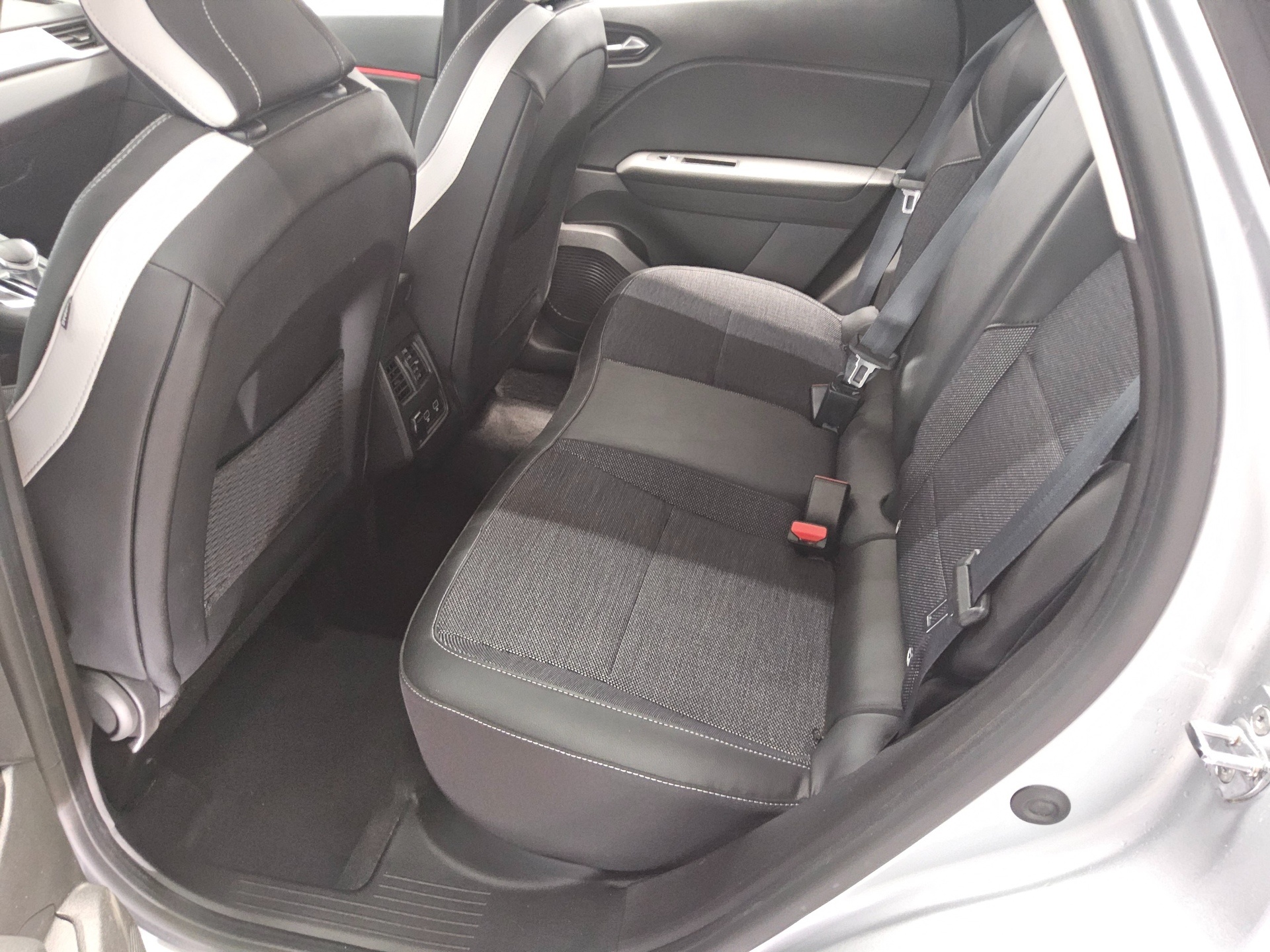 Renault Captur 1.3 TCe Intens T-Leder Navi LED AHK PDC 13