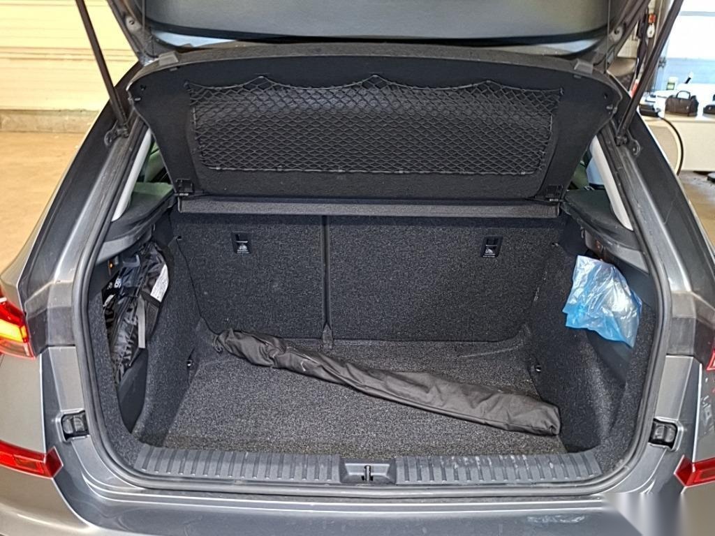 Skoda Kamiq 1.0 TSI Selection NAVI LED AHK ACC COCKPIT 10