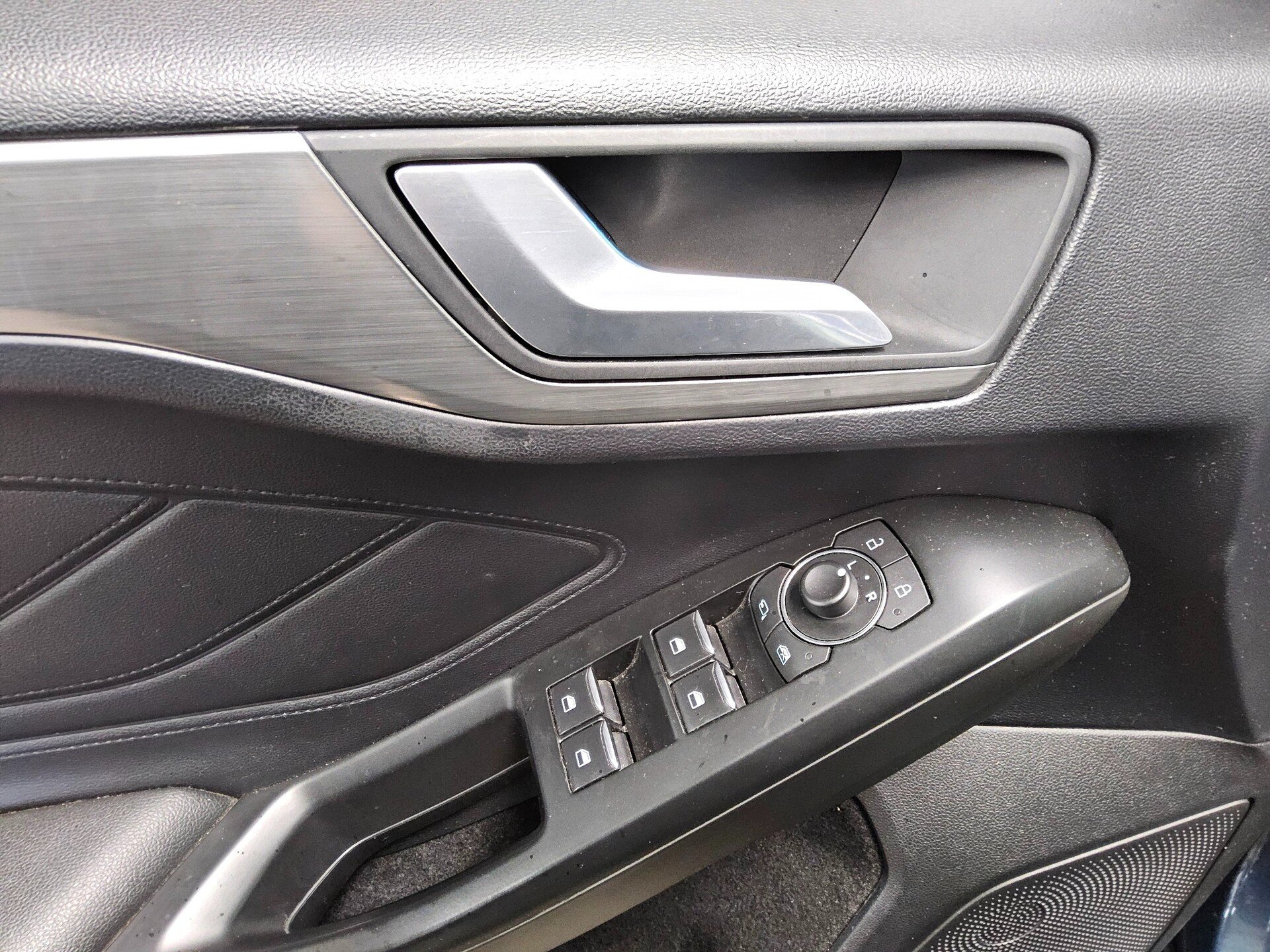 Ford Focus Turnier 1.0 EB Titanium Navi LED RFK PDC 9