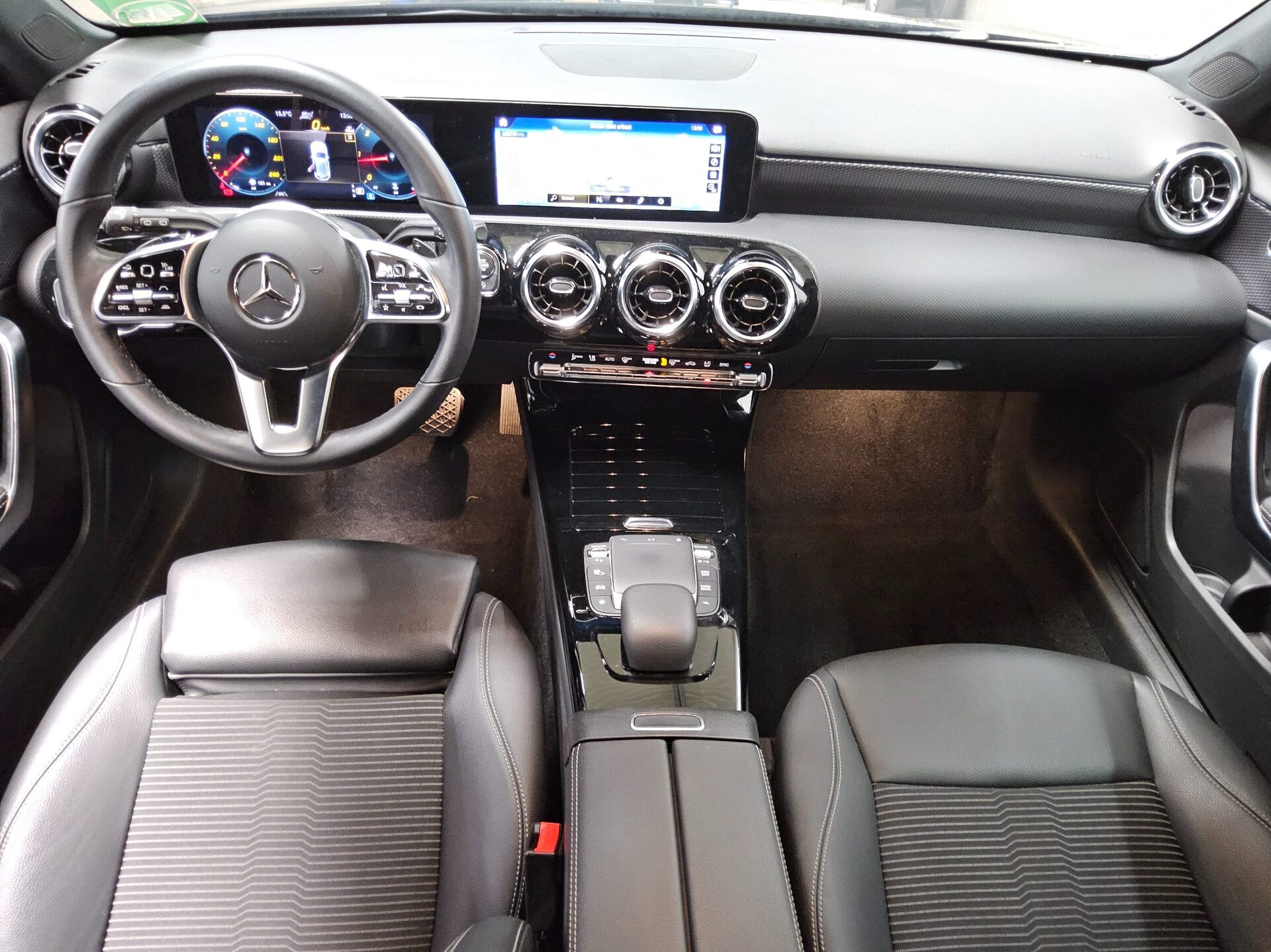 Mercedes-Benz A 220 d Progressive Night Navi LED MBUX RfK 5