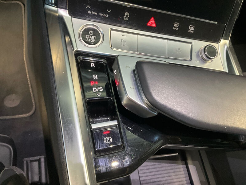 Audi e-tron Sportback T-LEDER NAVI KLIMAAUT LED SPORTSITZE 9