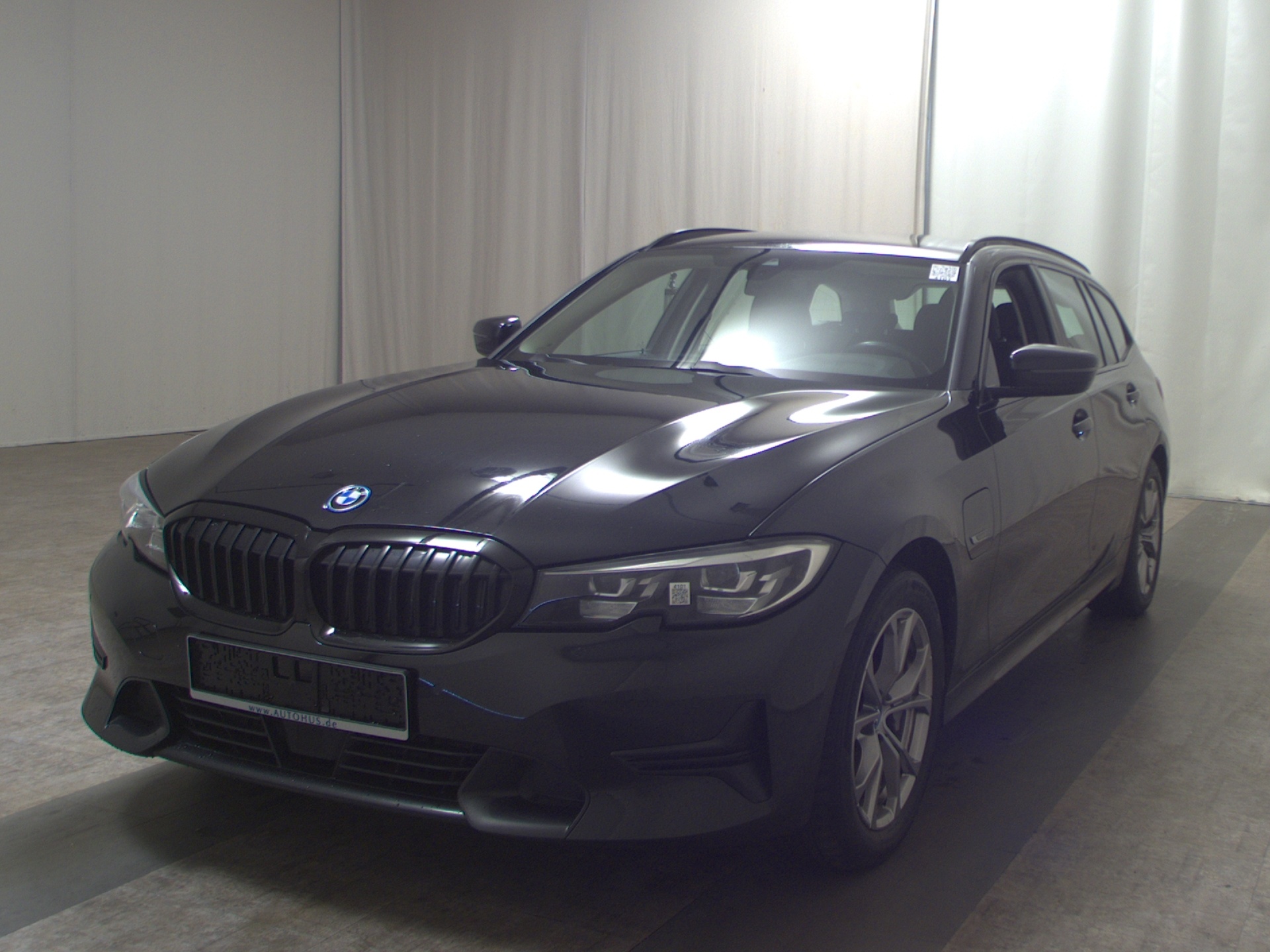 BMW 330e Touring Sport-Line Navi LED LC-Pro HiFi Shz 2