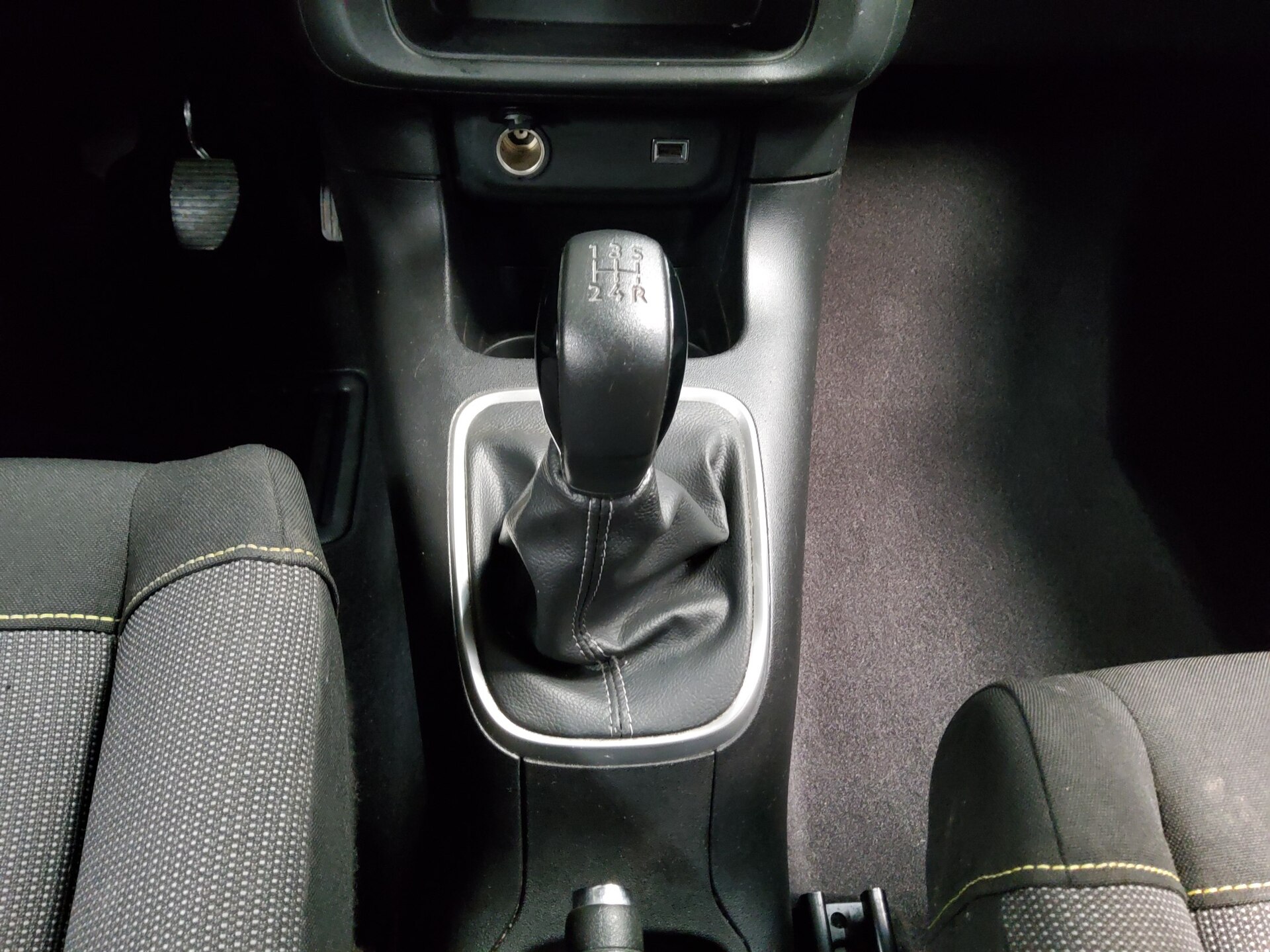 Citroën C3 1.2 PureTech Shine SHZ LED DAB 6