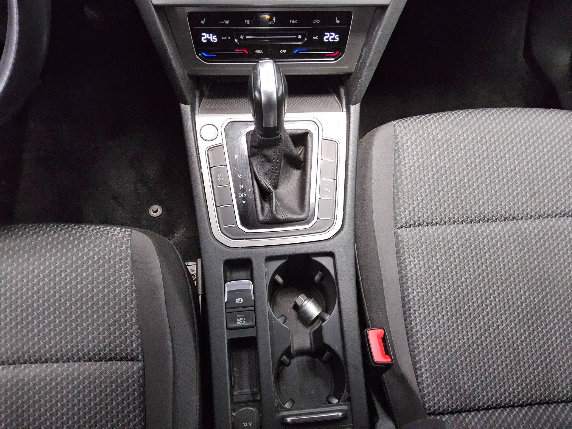 Volkswagen Passat Var. 2.0 TDI Navi LED RfK AHK PDC Shz BT 6