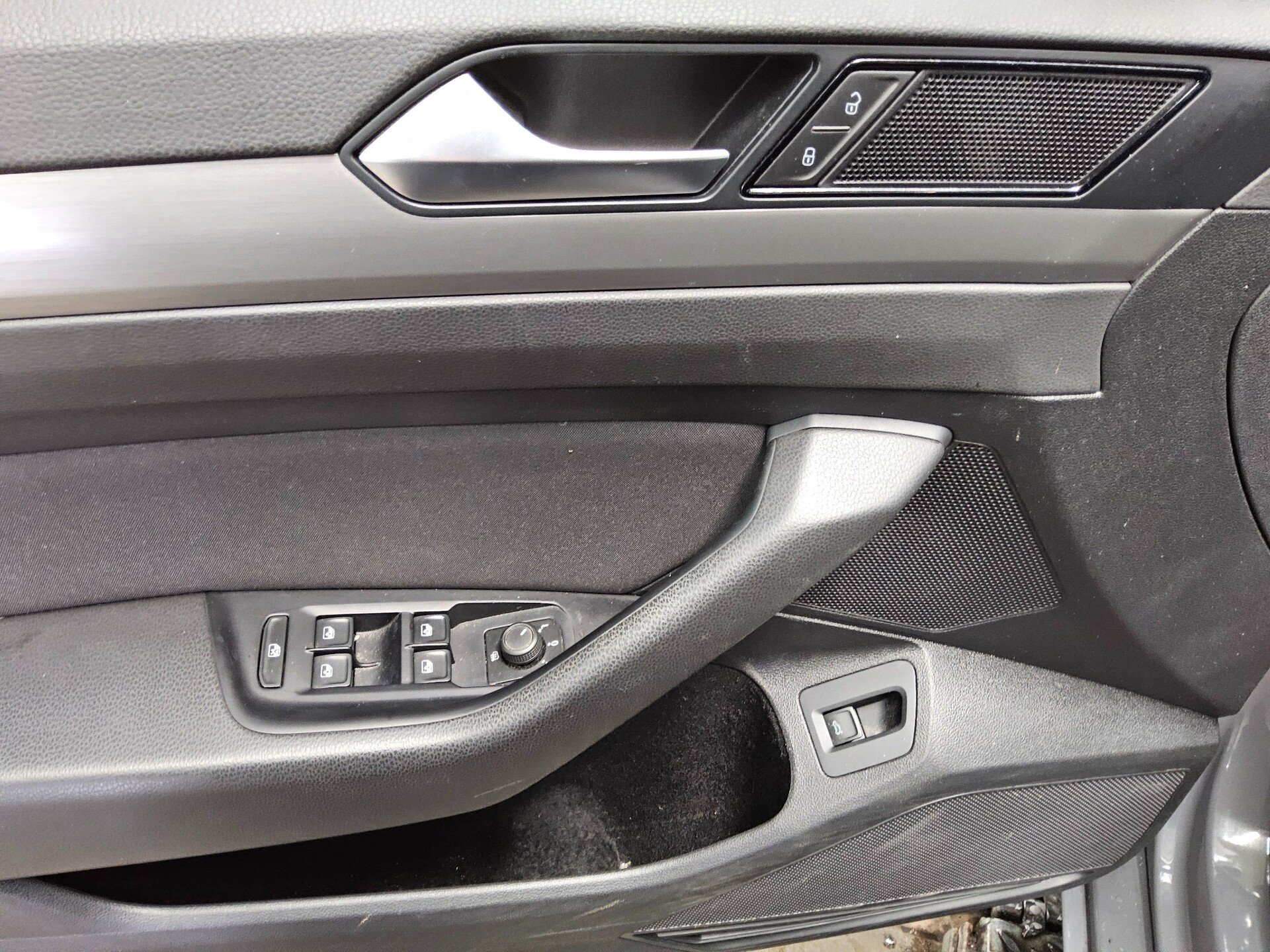 Volkswagen Passat Var. 2.0 TDI Navi LED RfK AHK PDC Shz BT 9