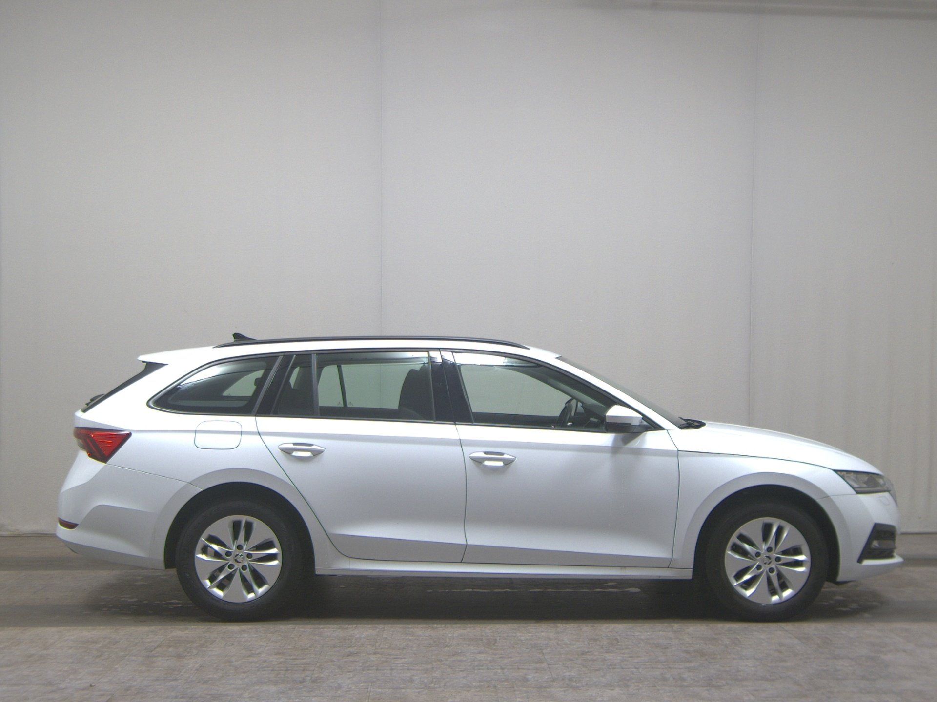 Skoda Octavia Kombi 2.0 TDI Ambition Navi LED vc ACC