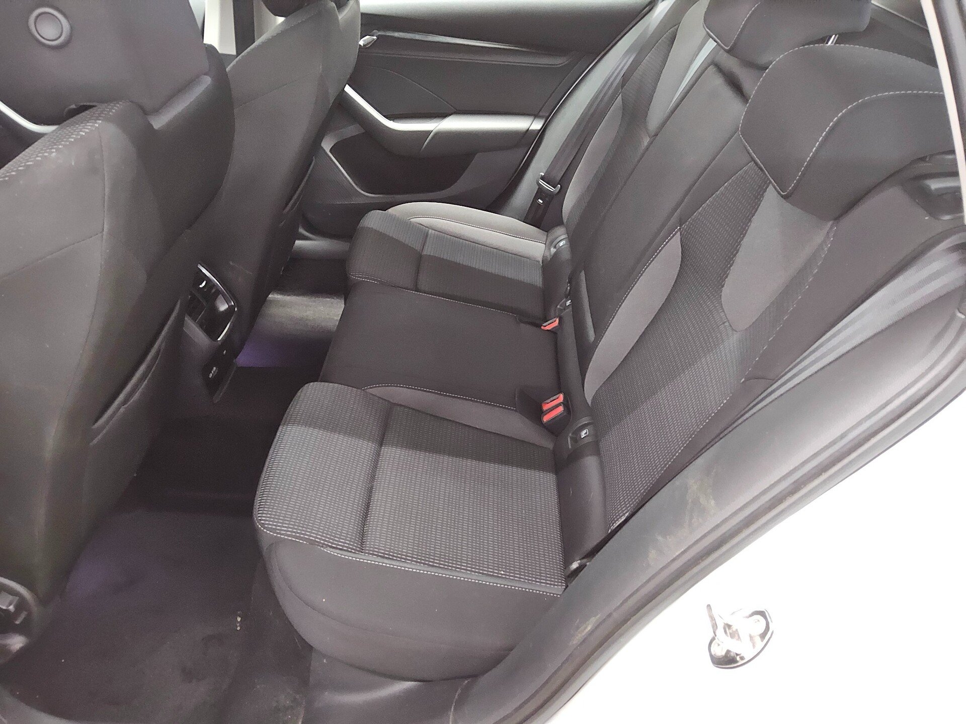 Skoda Octavia Kombi 2.0 TDI Ambition Navi LED vc ACC 13