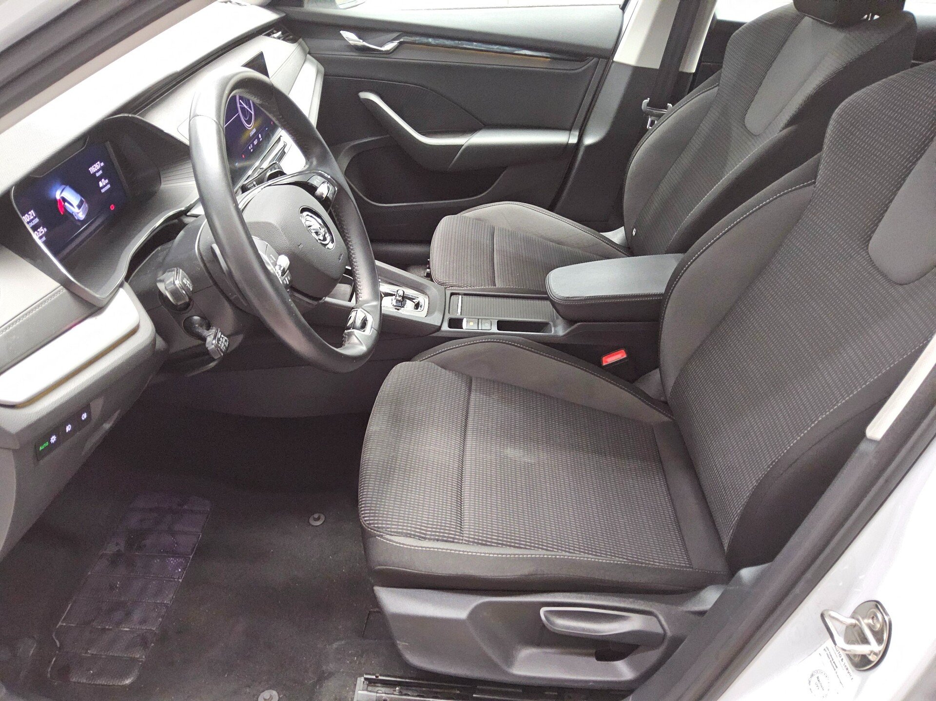 Skoda Octavia Kombi 2.0 TDI Ambition Navi LED vc ACC 9
