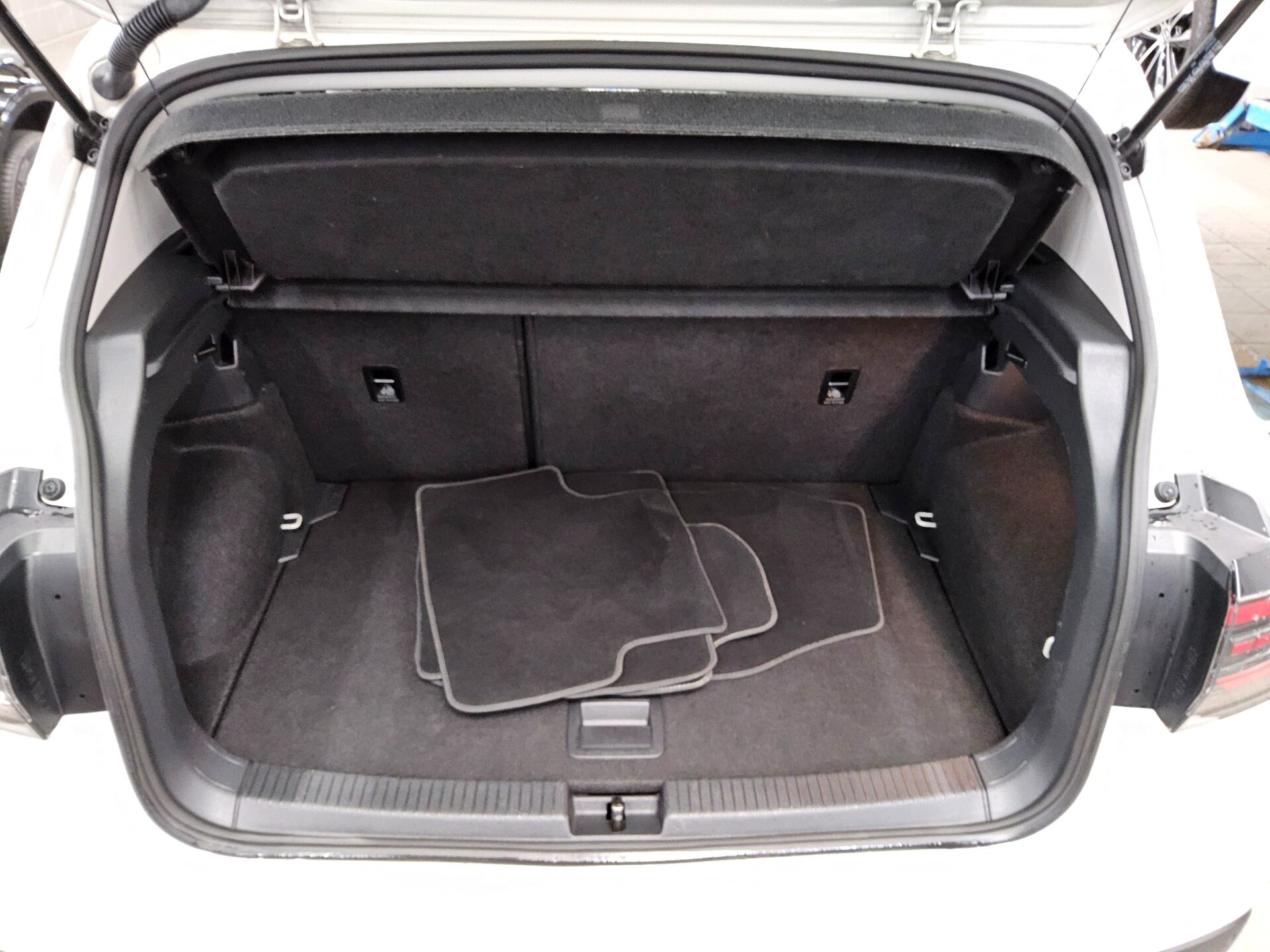 Volkswagen T-Cross Life NAVI KLIMAAUT LED SHZ PDC 12