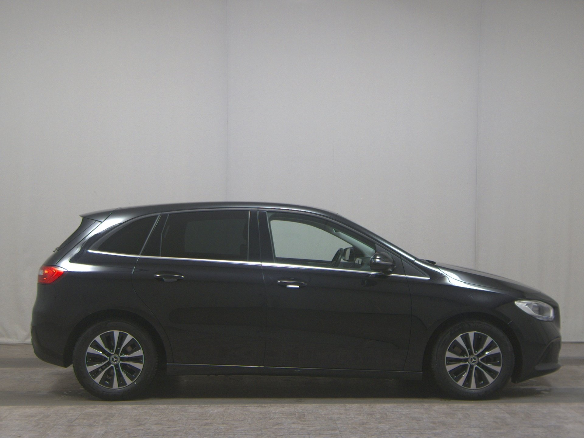 Mercedes-Benz B 180 d Style T-Leder Navi AHK PDC Shz Tempomat
