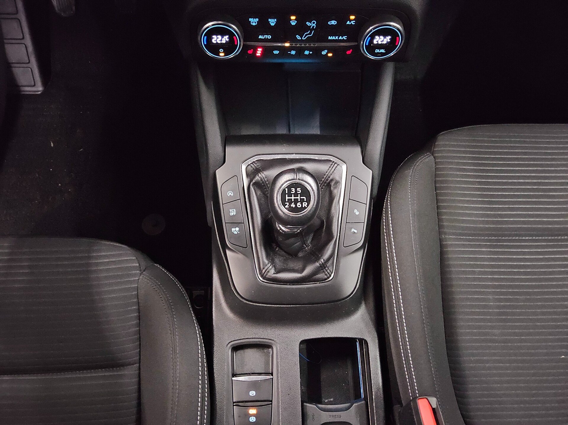 Ford Focus Turnier 1.0 EB Titanium Navi LED RFK 6