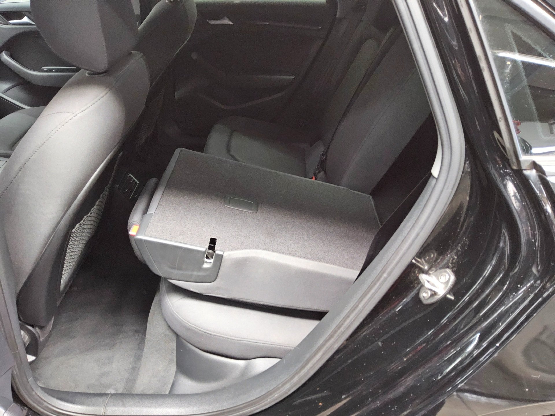 Audi A3 Lim. 30 TFSI Navi Xenon Shz PDC Tempomat MMI 12
