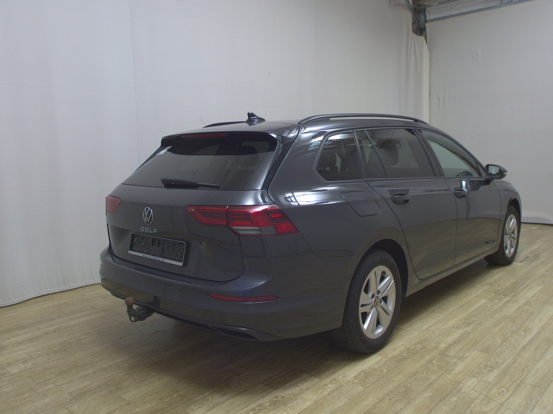 Volkswagen Golf-8 Var. 2.0 TDI Life Navi LED AID Shz PDC 4