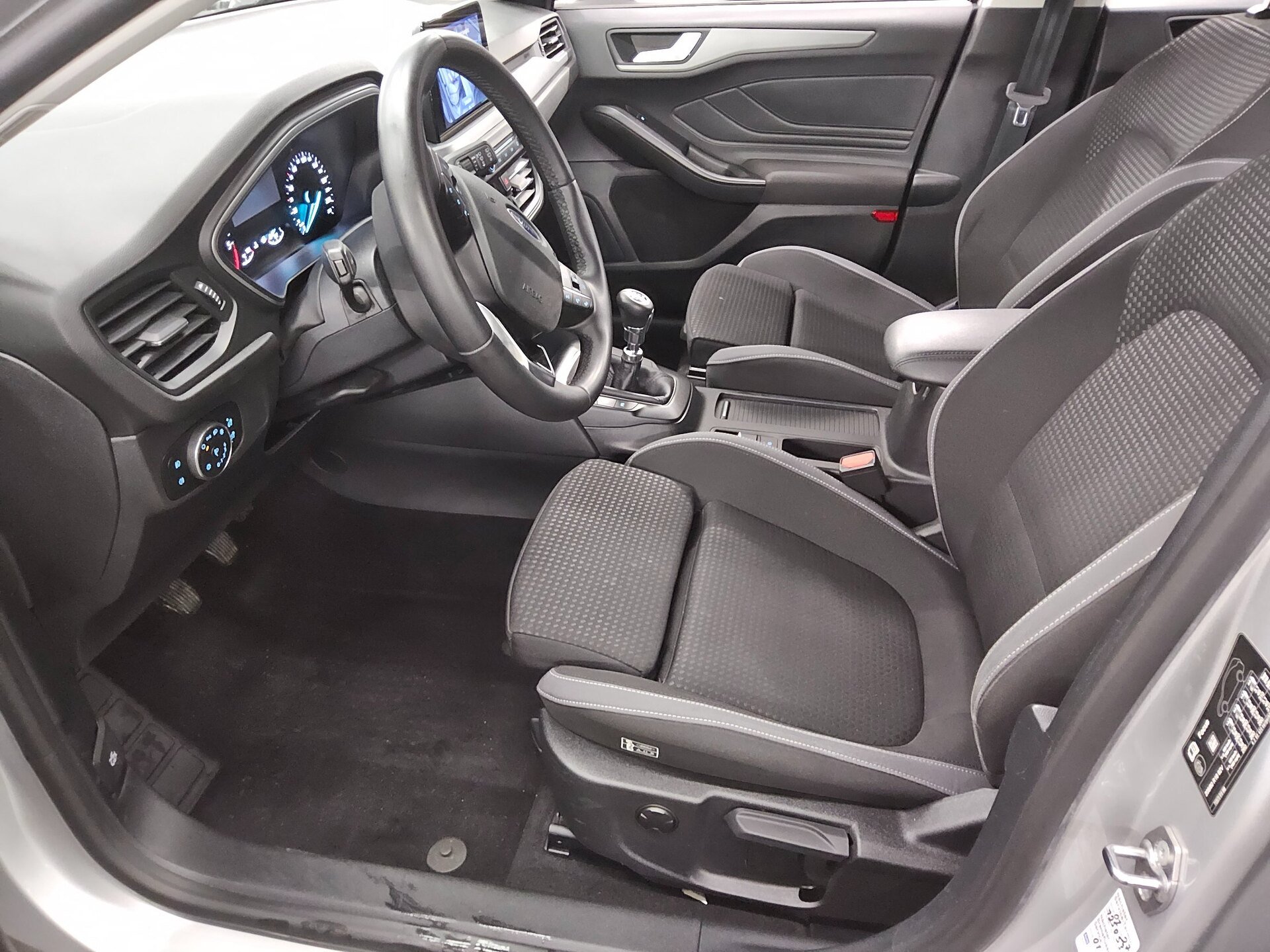 Ford Focus Turnier 1.5 EB Cool&Connect Navi LED StHzg. AHK RFK 8