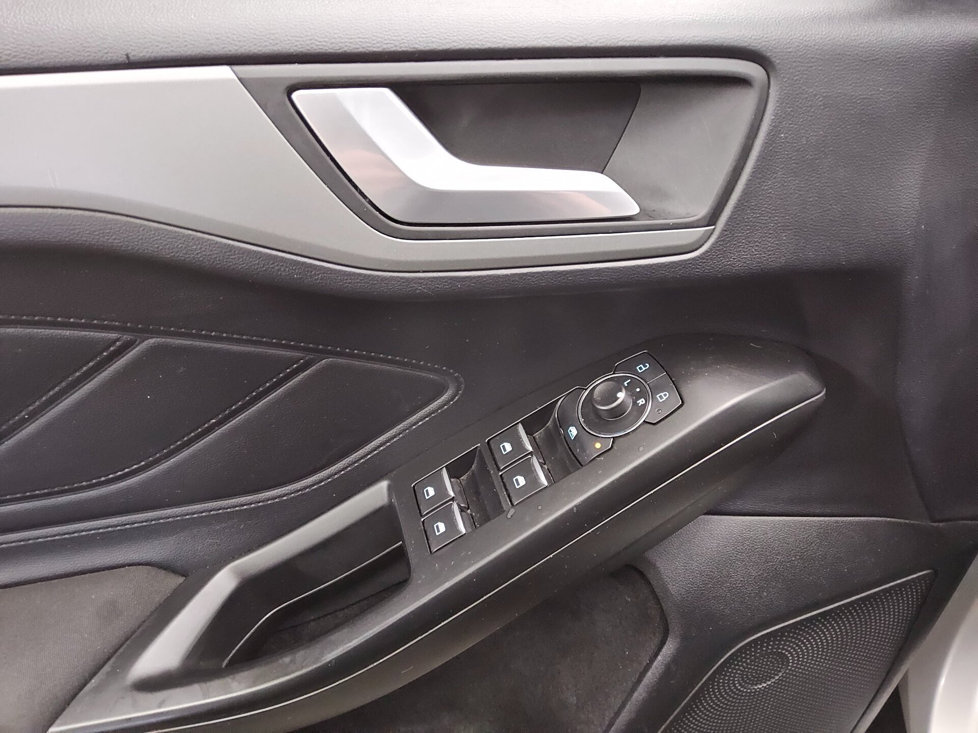 Ford Focus Turnier 1.5 EB Cool&Connect Navi LED StHzg. AHK RFK 9