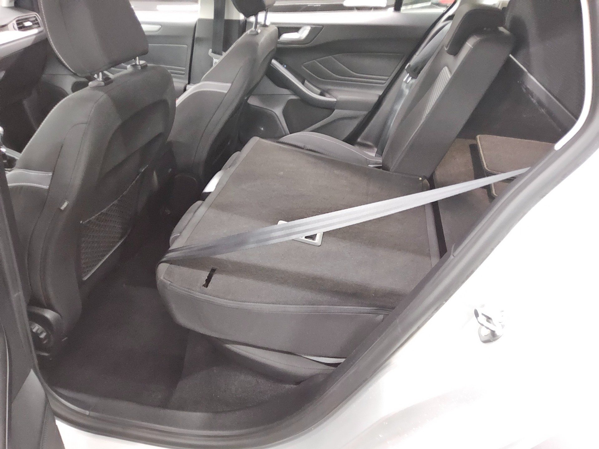Ford Focus Turnier 1.5 EB Cool&Connect Navi LED StHzg. AHK RFK 13