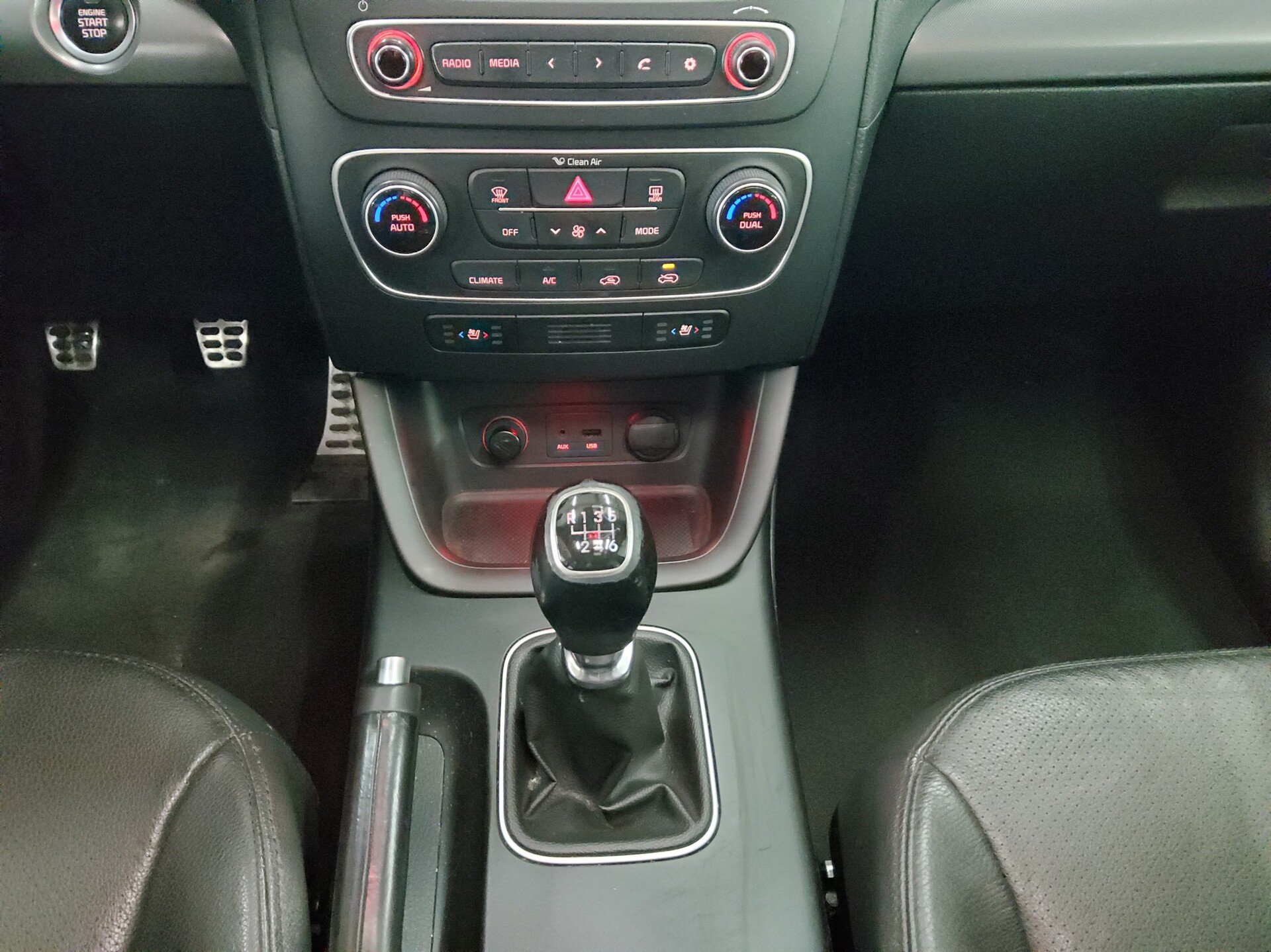 Kia Sorento Leder Navi Pano PDC Shz Tempomat 6