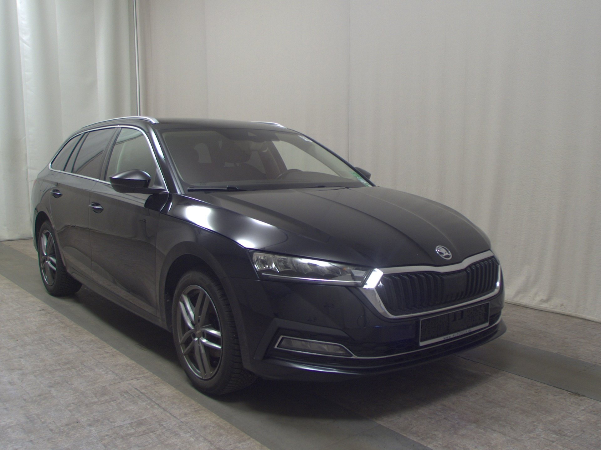 Skoda Octavia Kombi 2.0 TDI Style AHK Navi RfK LED 3