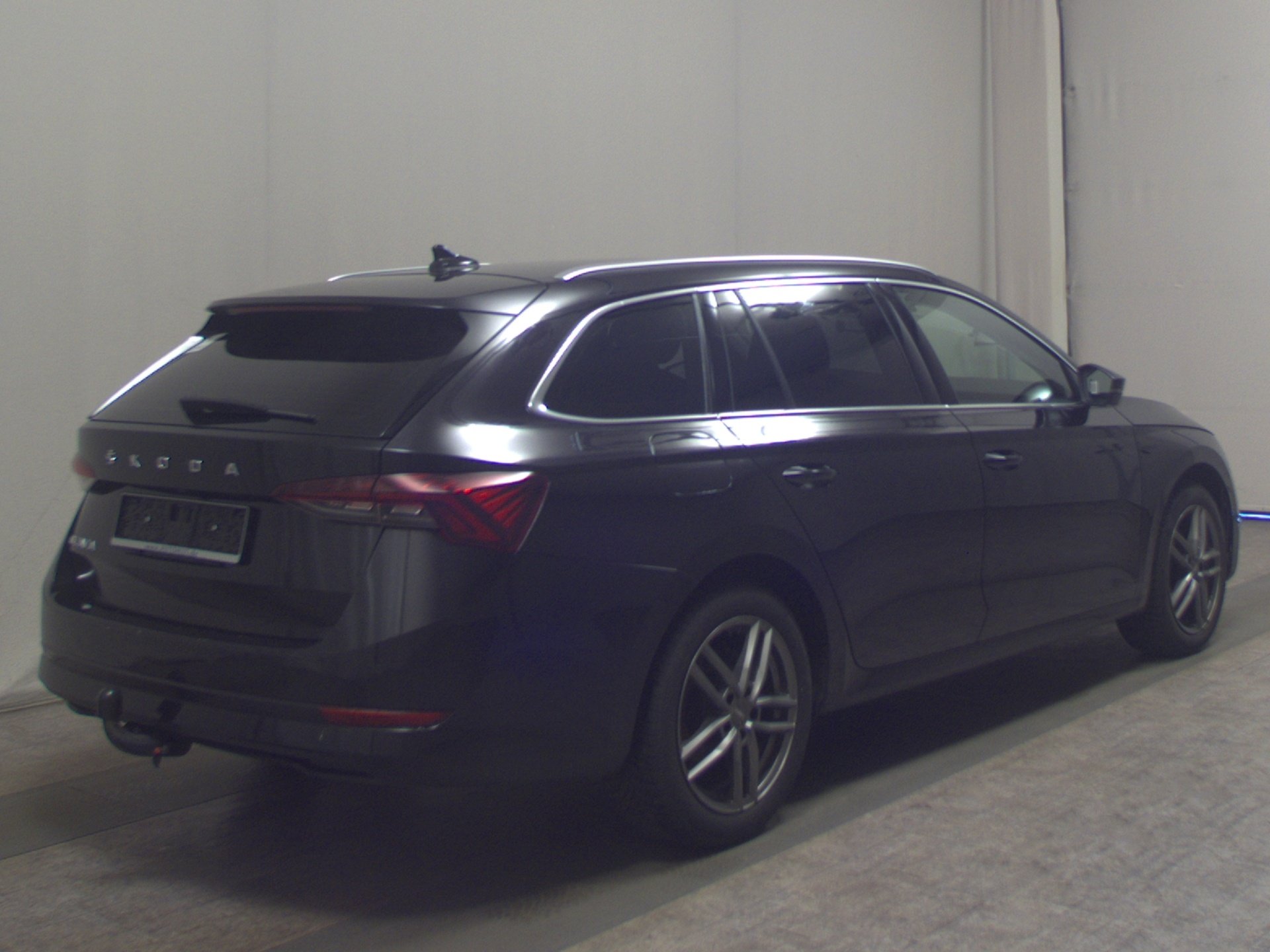 Skoda Octavia Kombi 2.0 TDI Style AHK Navi RfK LED 4