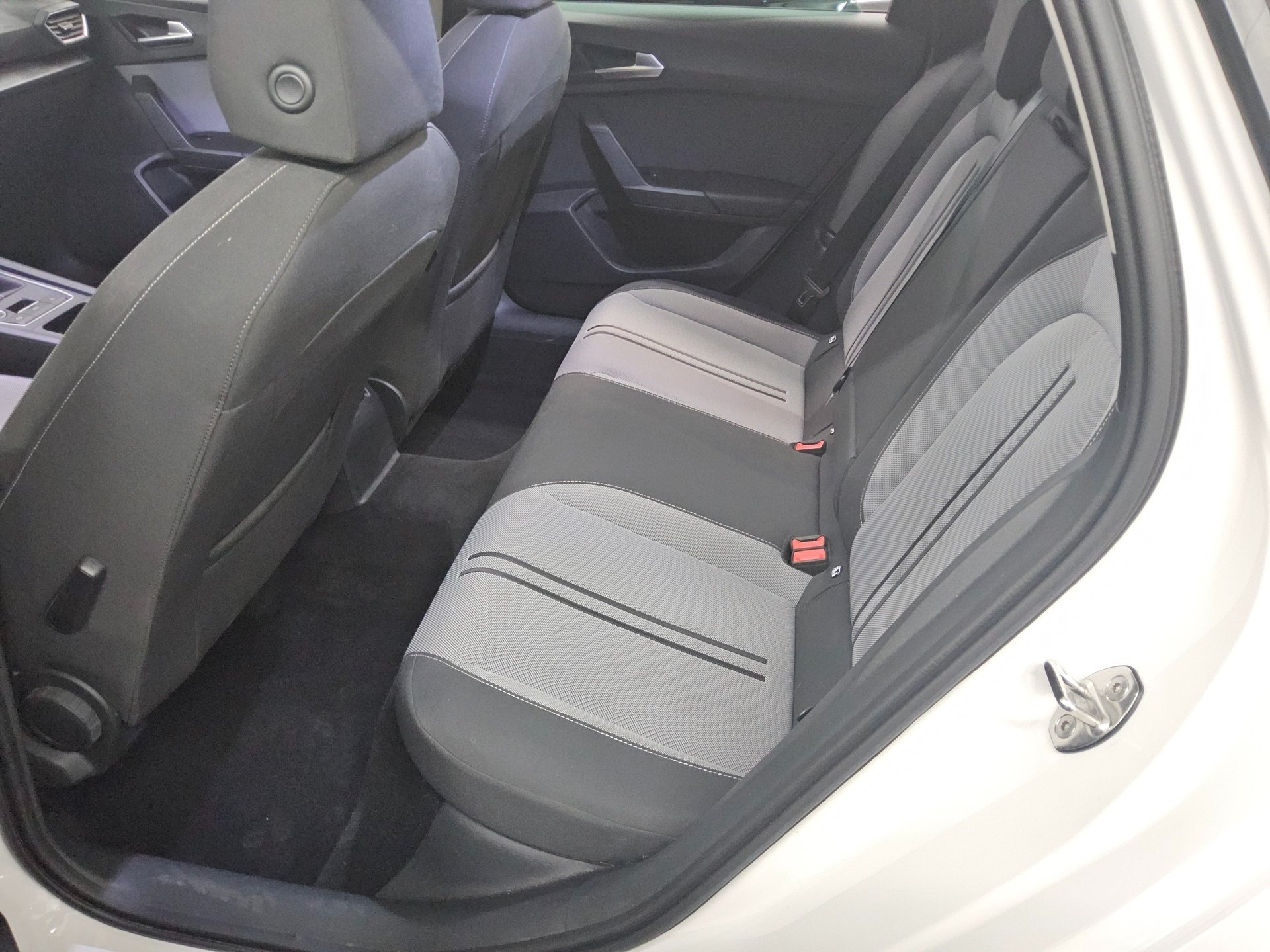 Seat Leon Sportstourer 2.0 TDI Style Navi LED Virtual PDC 13