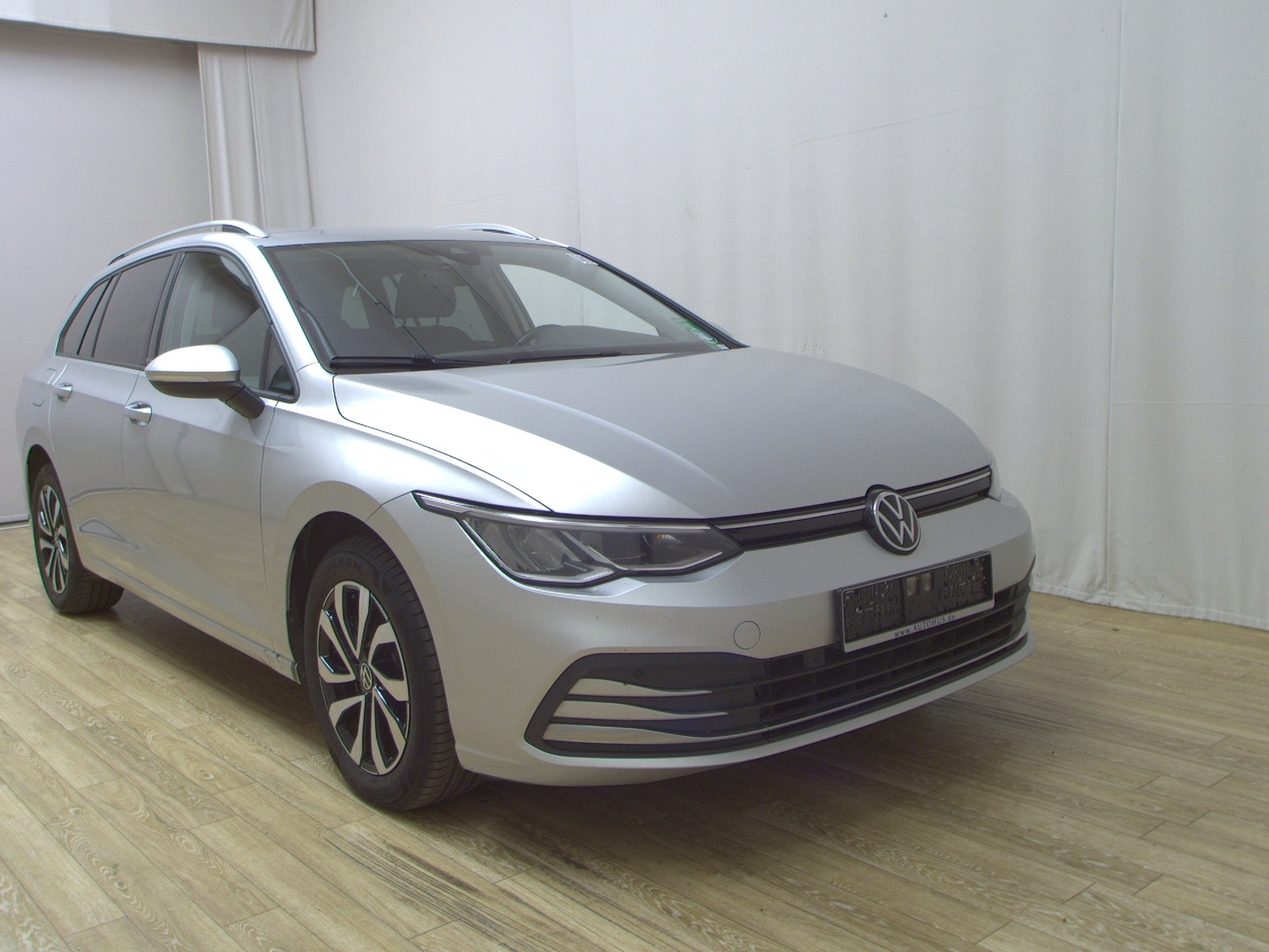 Volkswagen Golf-8 Var. 2.0 TDI Active Navi LED vc AHK StHzg 3